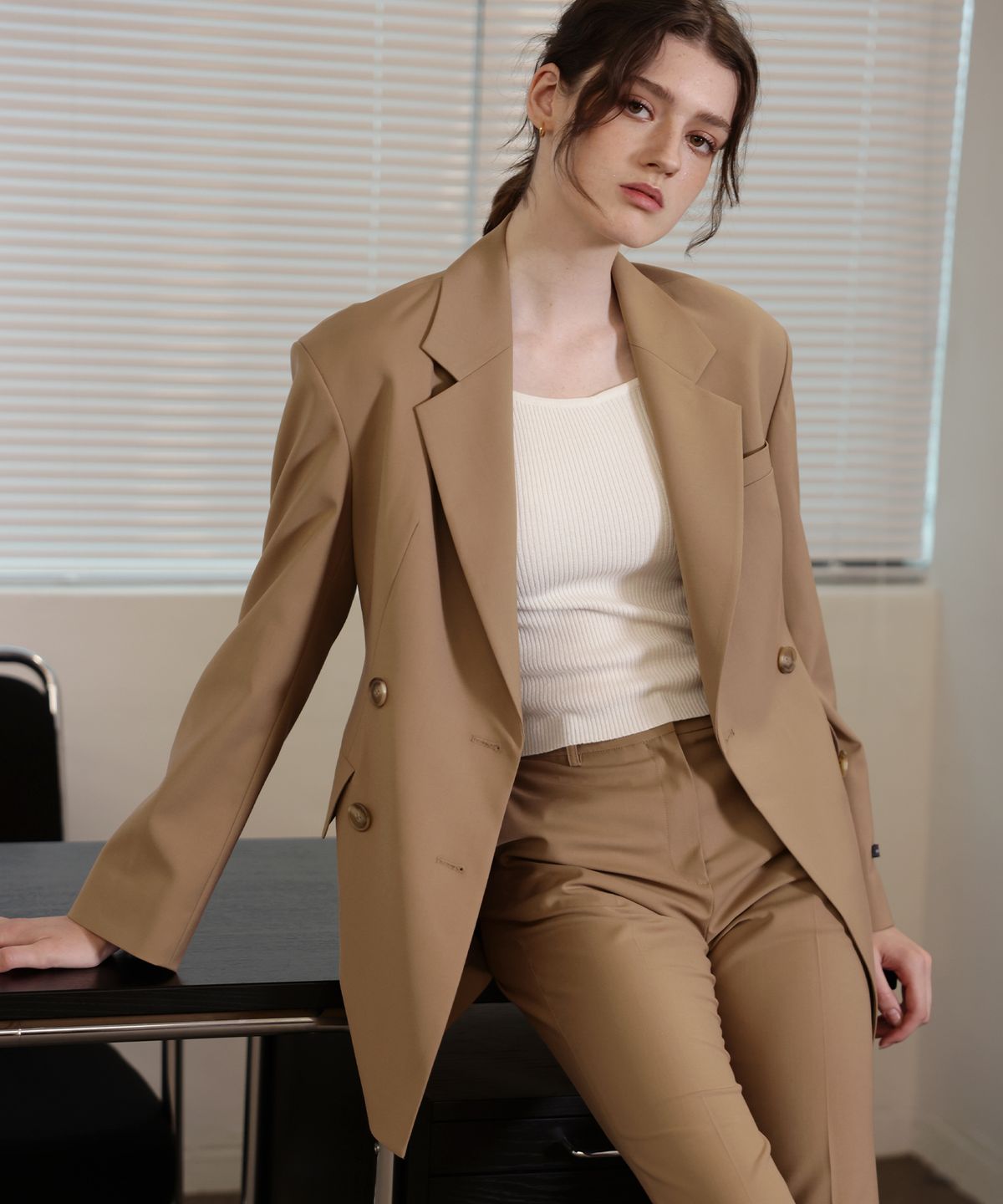 러브참(LOVECHARM) [모니카 부츠컷 슬랙스 팬츠_베이지] Monica Bootcut Slacks Pants_Beige