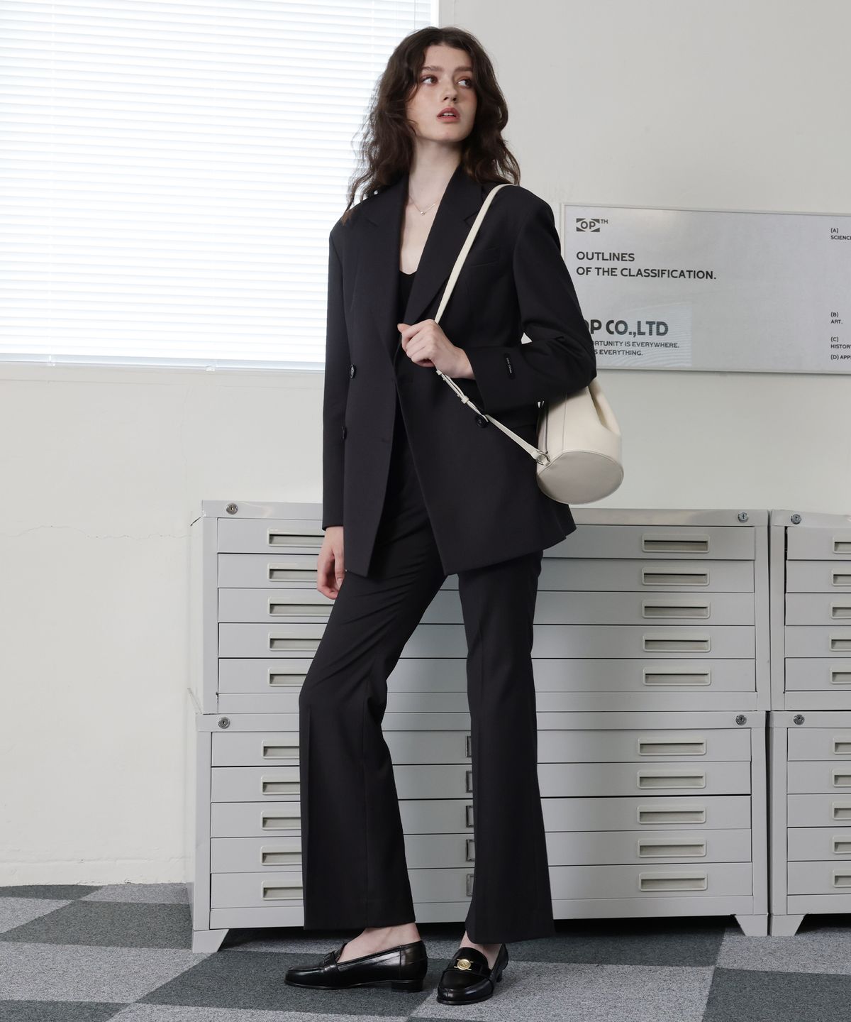 러브참(LOVECHARM) [모니카 부츠컷 슬랙스 팬츠_챠콜] Monica Bootcut Slacks Pants_Charcoal