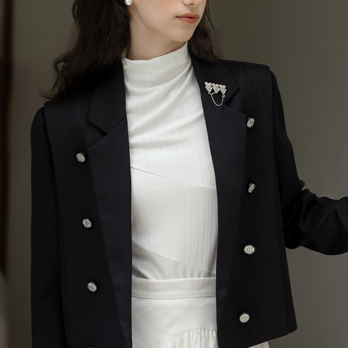 던드롭(DUNDROP) DD_Asymmetrical diagonal knit top