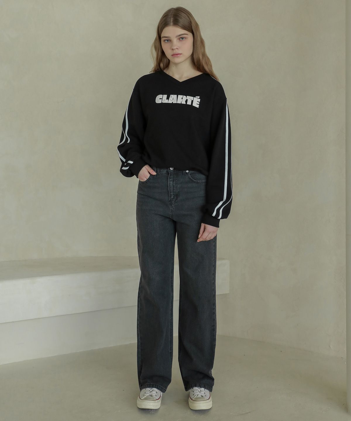 로시로우(LOSSYROW) Lossy  Line Point V-Neck Sweatshirt_black