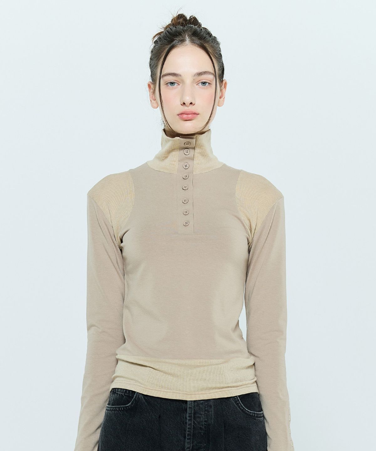 라티젠(LARTIGENT) L6 BUTTON T-SHIRT(BEIGE)