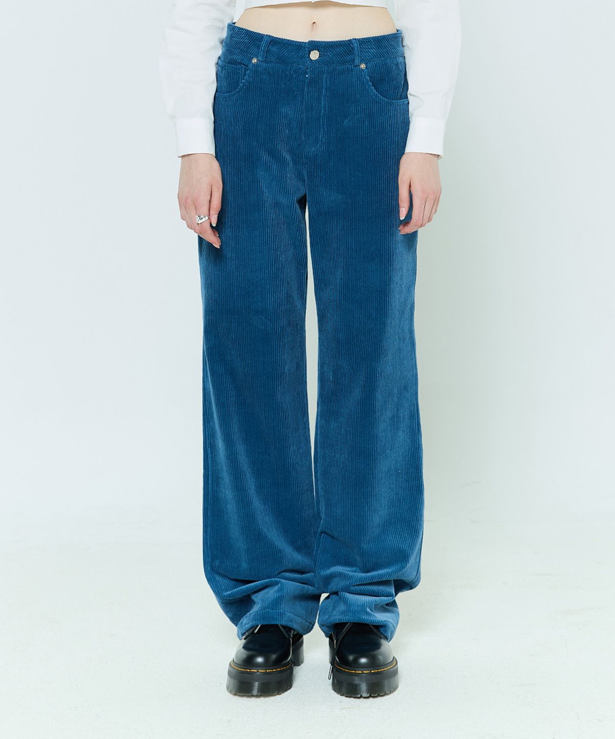 라티젠(LARTIGENT) L6 CORDUROY STRAIGHT PANTS(BLUE)