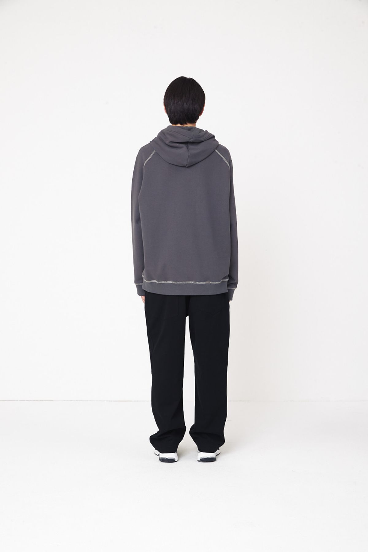 홀리선(HORLISUN) Willow Funnel Stitch Raglan Hoodie Charcoal