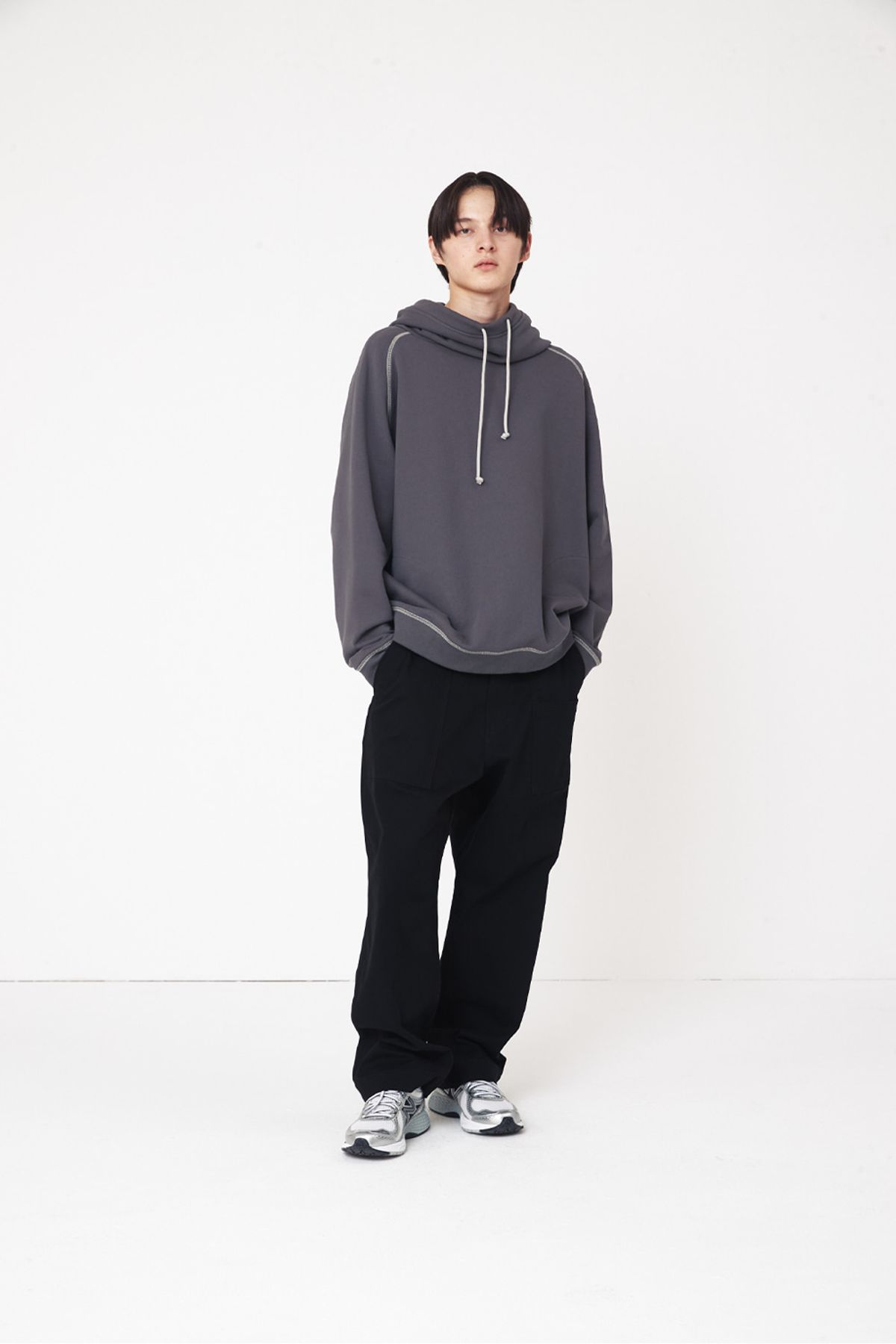 홀리선(HORLISUN) Willow Funnel Stitch Raglan Hoodie Charcoal
