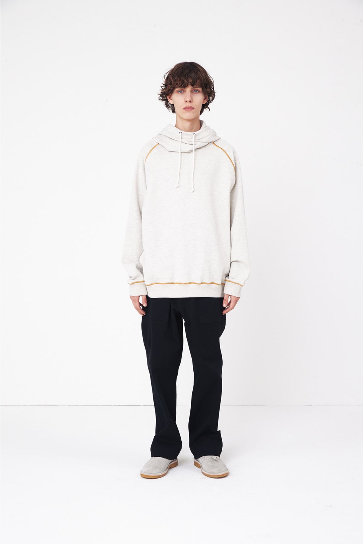 홀리선(HORLISUN) Willow Funnel Stitch Raglan Hoodie Oatmeal