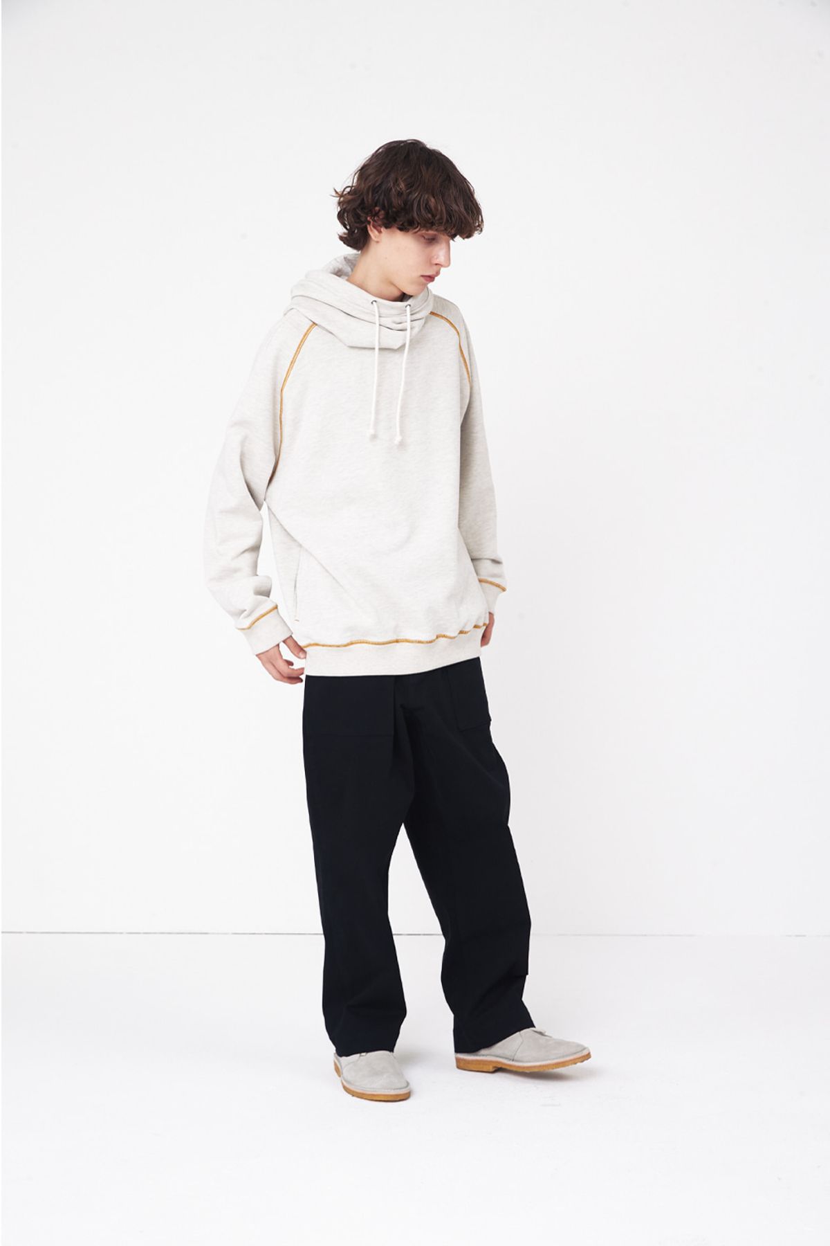홀리선(HORLISUN) Willow Funnel Stitch Raglan Hoodie Oatmeal