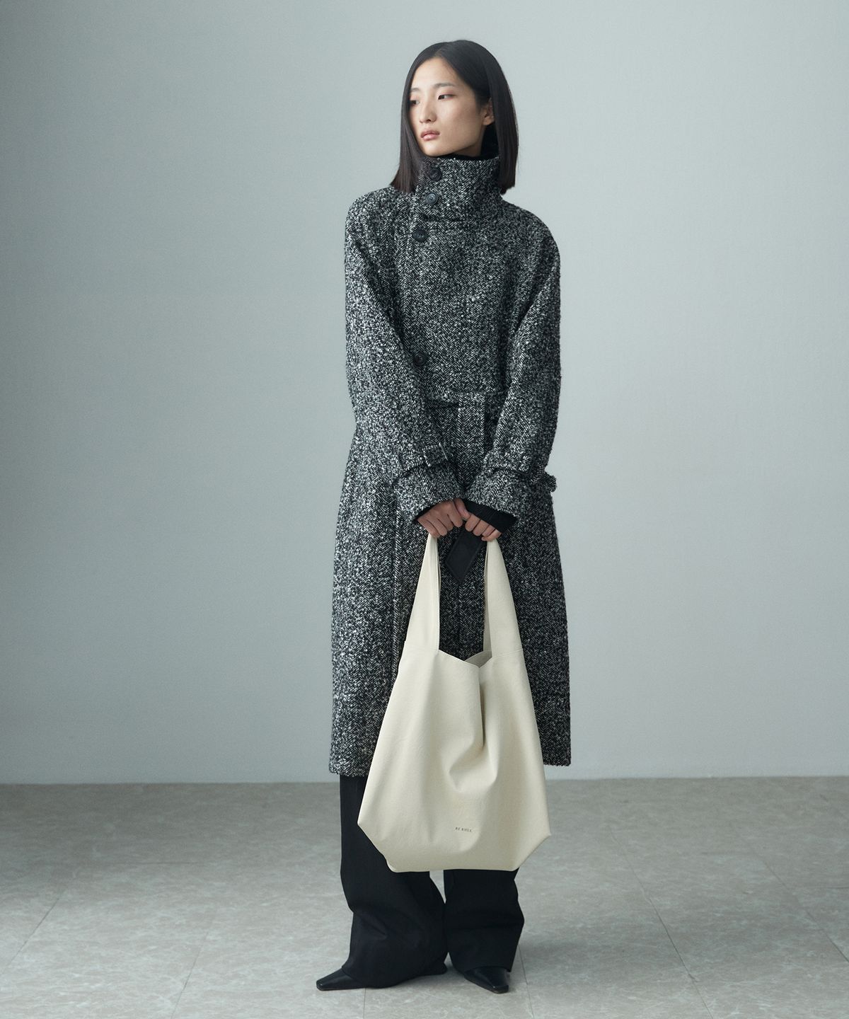 리이(RE RHEE) LEATHER SHOPPER BAG CREAM