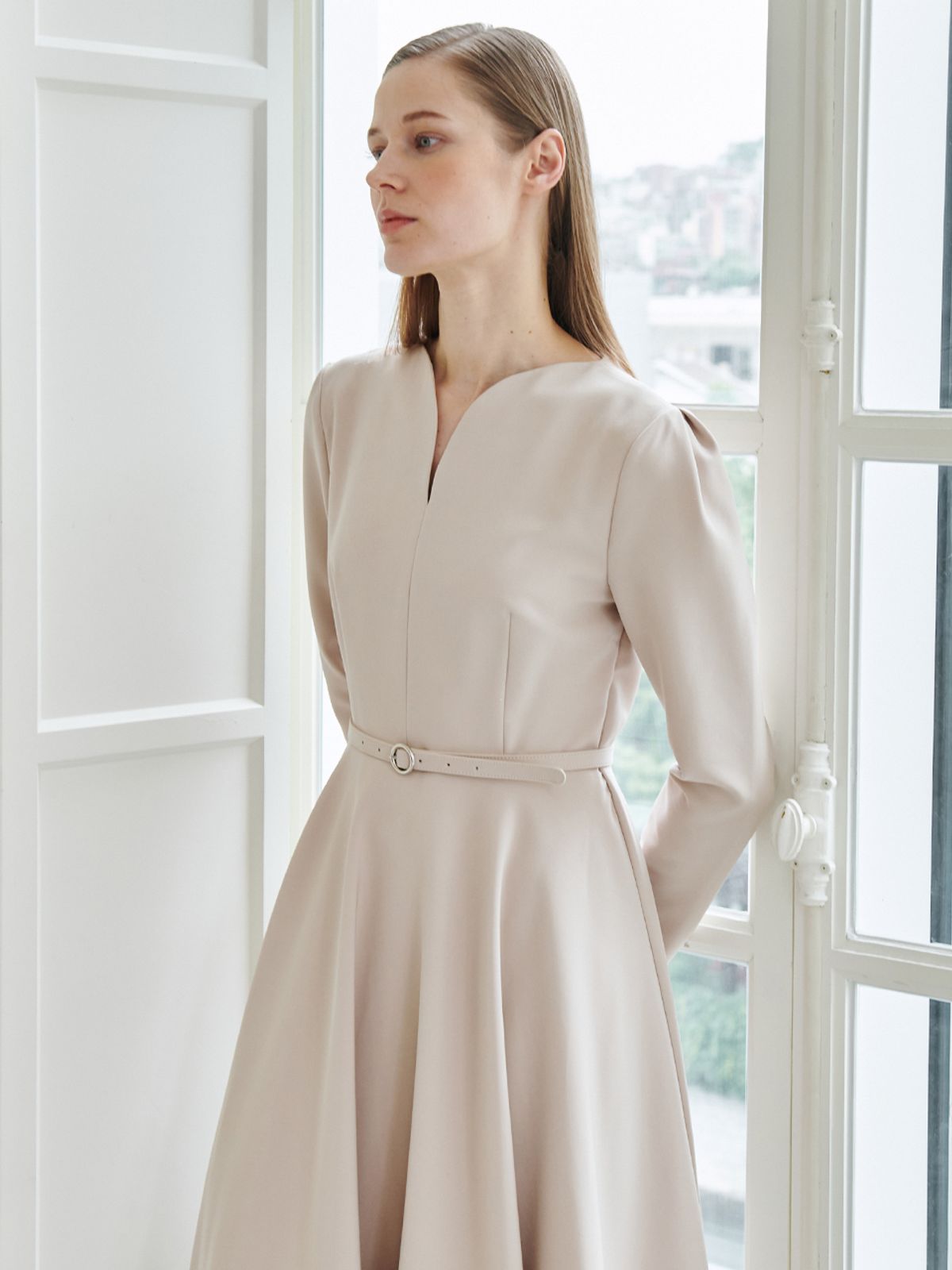 누브(NOUVE) Heart Neck Flare Dress-Beige
