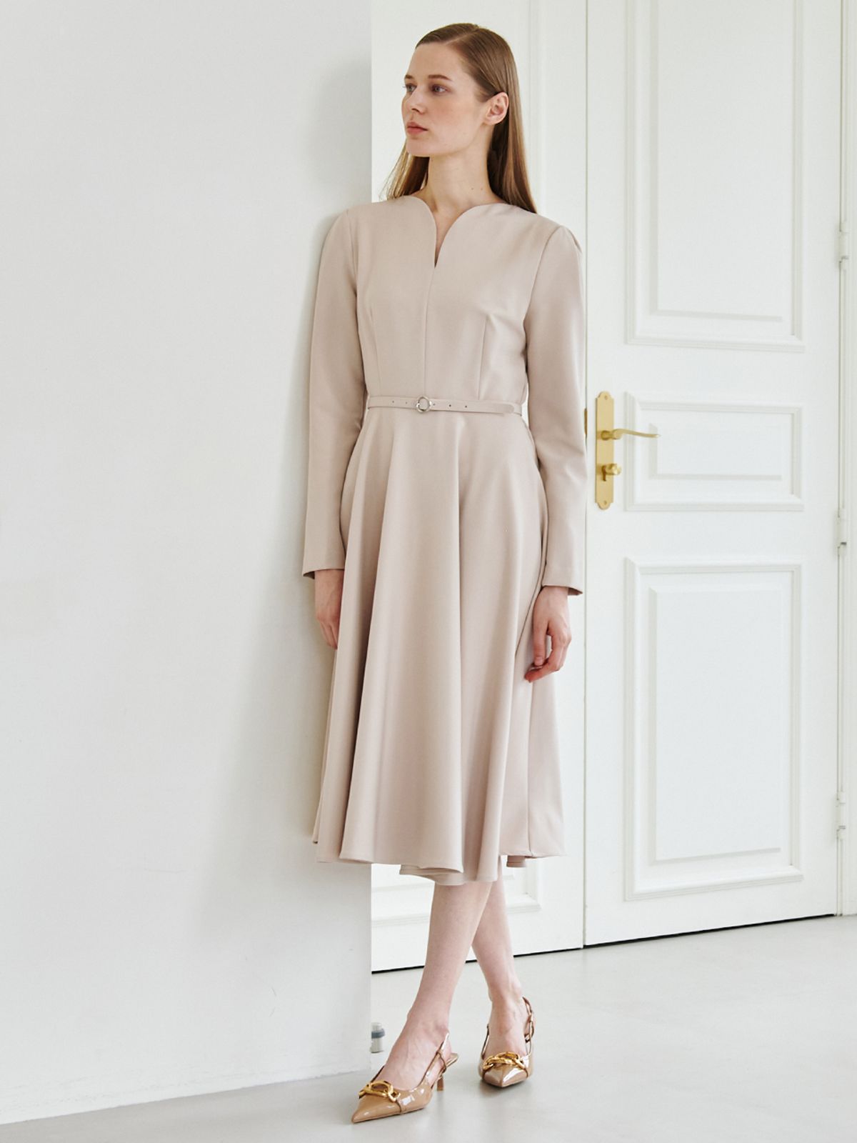 누브(NOUVE) Heart Neck Flare Dress-Beige