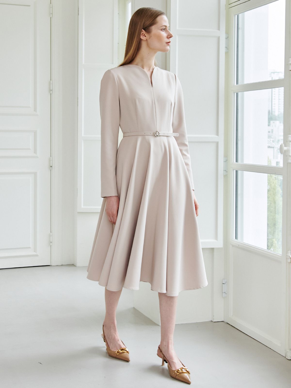 누브(NOUVE) Heart Neck Flare Dress-Beige
