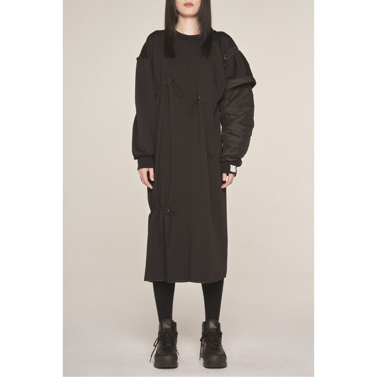 래코드(RECODE) Unbalanced Bomber Sleeve Long Dress_RQDAA23513BKX