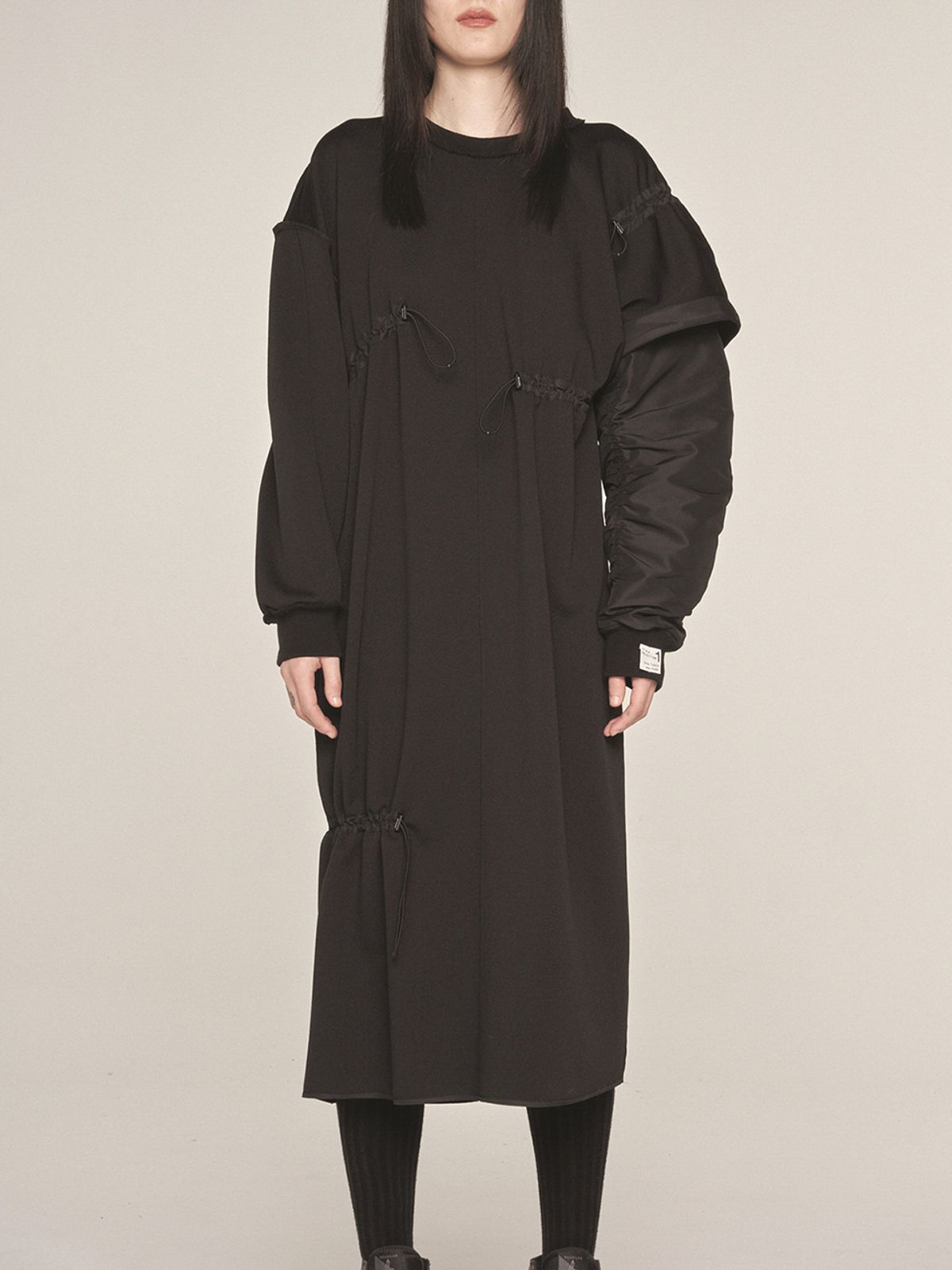 래코드(RECODE) Unbalanced Bomber Sleeve Long Dress_RQDAA23513BKX