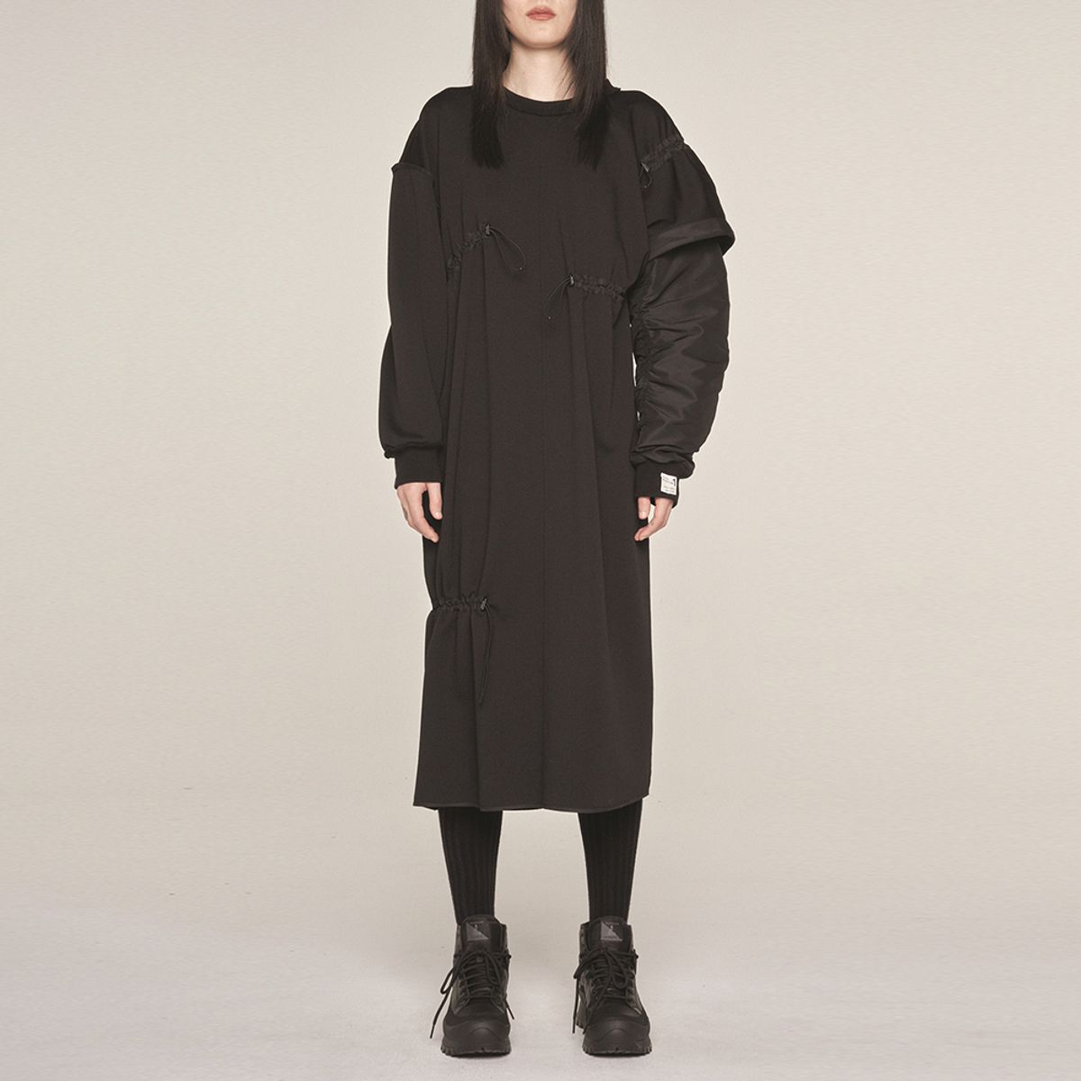 래코드(RECODE) Unbalanced Bomber Sleeve Long Dress_RQDAA23513BKX