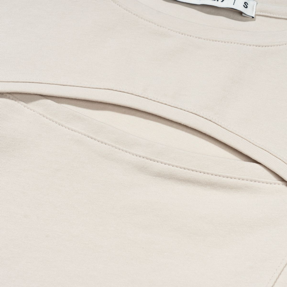 엑스트라오디너리(EXTRAORDINARY) INCISION LONGSLEEVE BEIGE