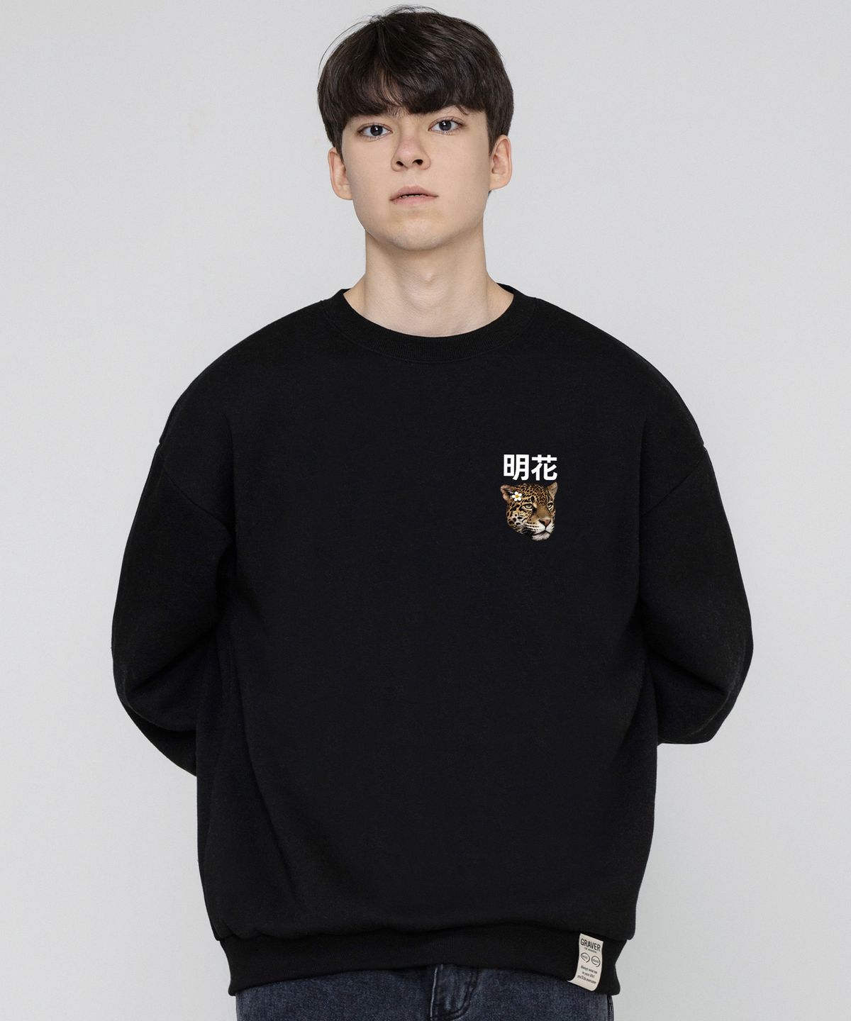 그레이버(GRAVER) [UNISEX]플라워 리얼 레오파드 맨투맨_블랙