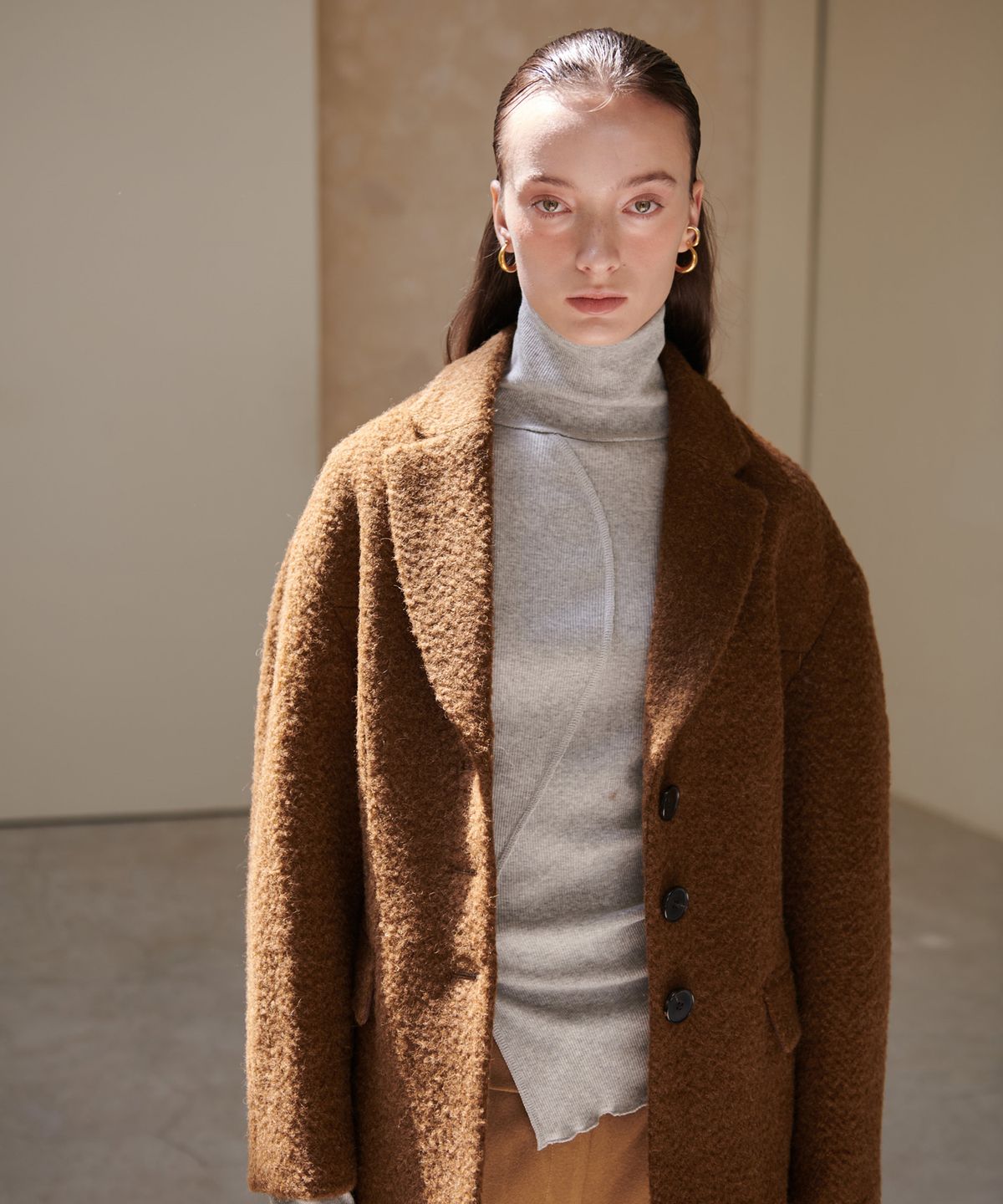 언뮤트(UNMUTE) HOURGLASS SILHOUETTE WOOL COAT (BROWN)