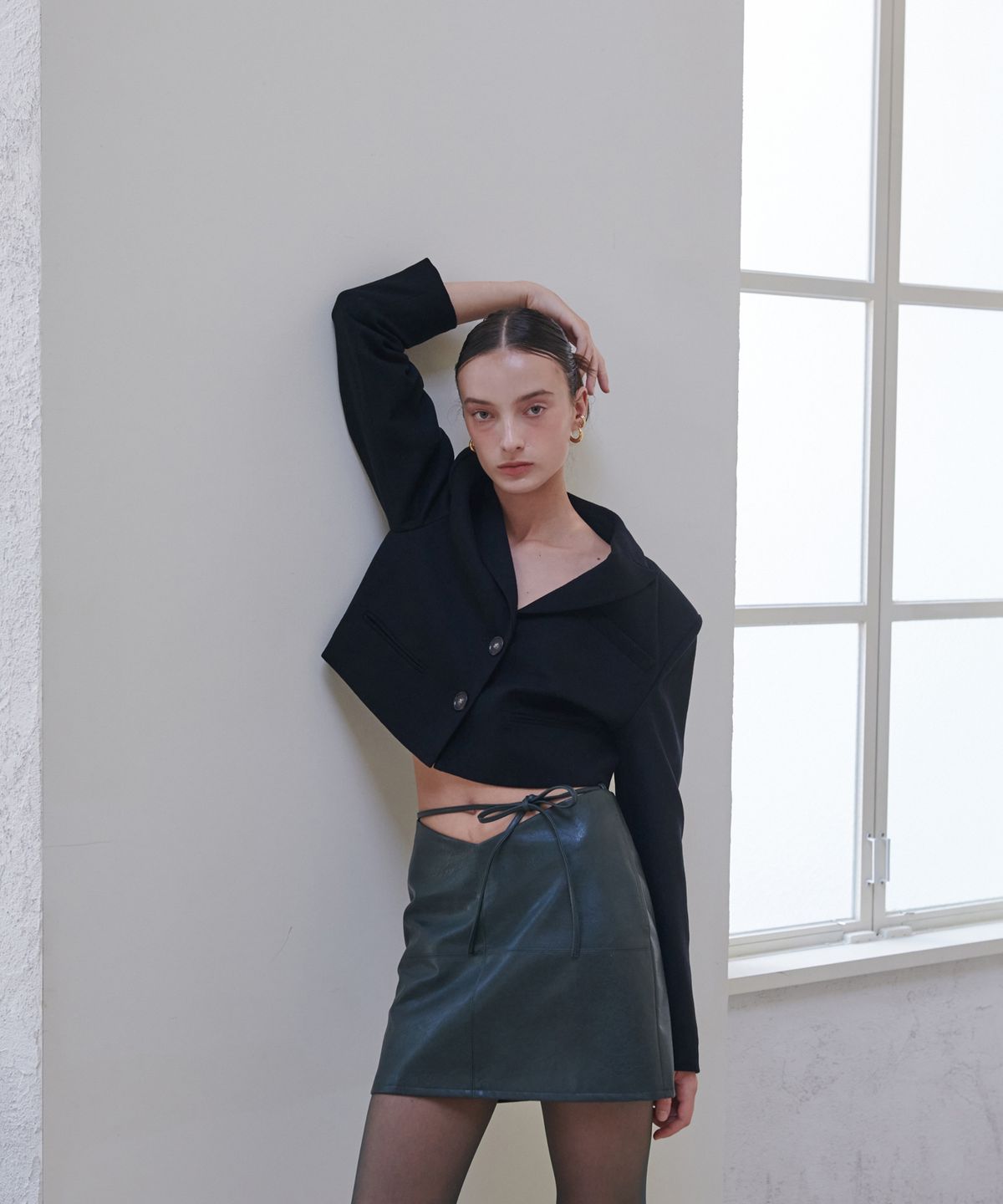 언뮤트(UNMUTE) VEGAN LEATHER MINI SKIRT (DARK GREEN)