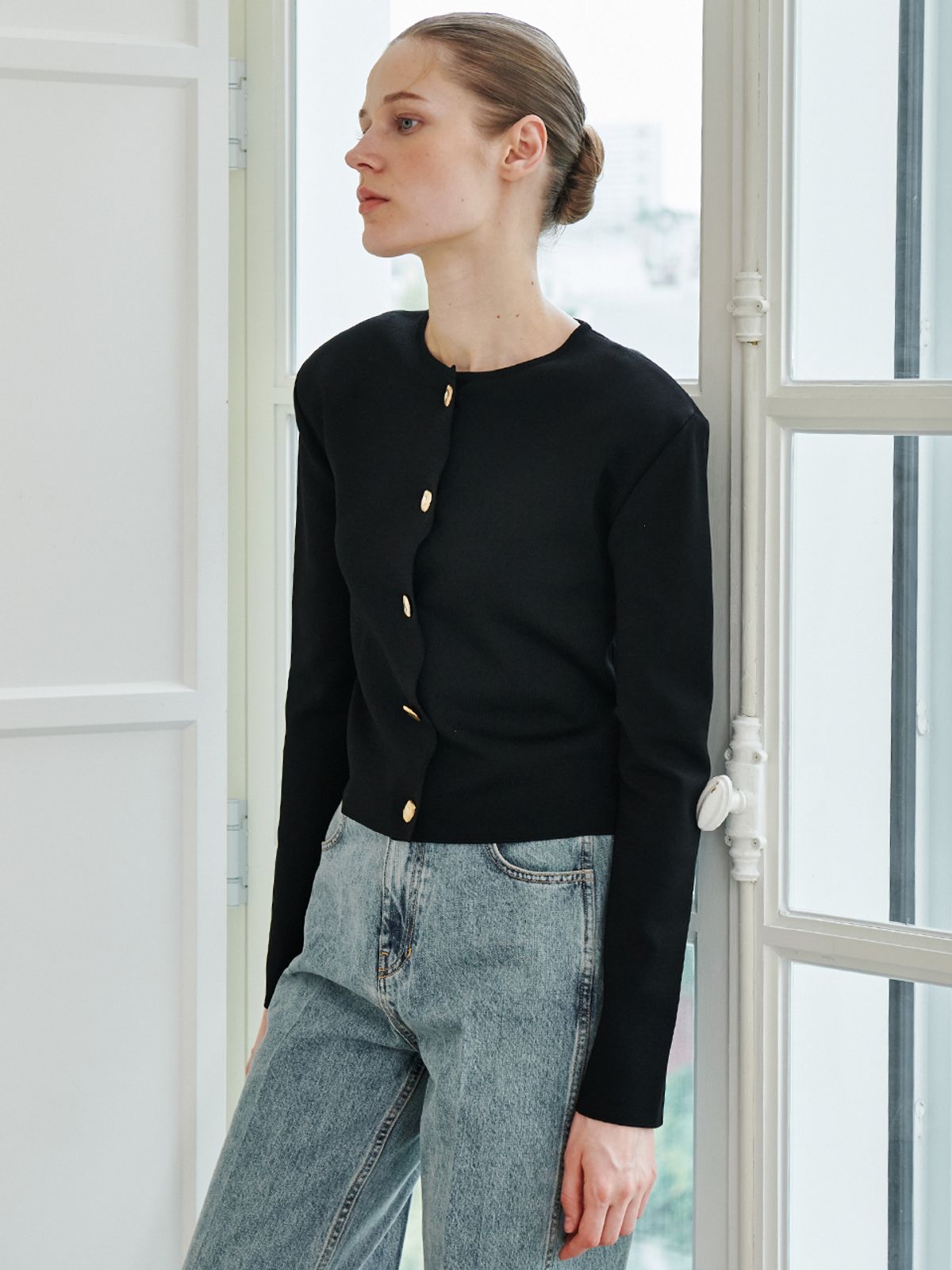 누브(NOUVE) Crop Soft Knit Cardigan - Black