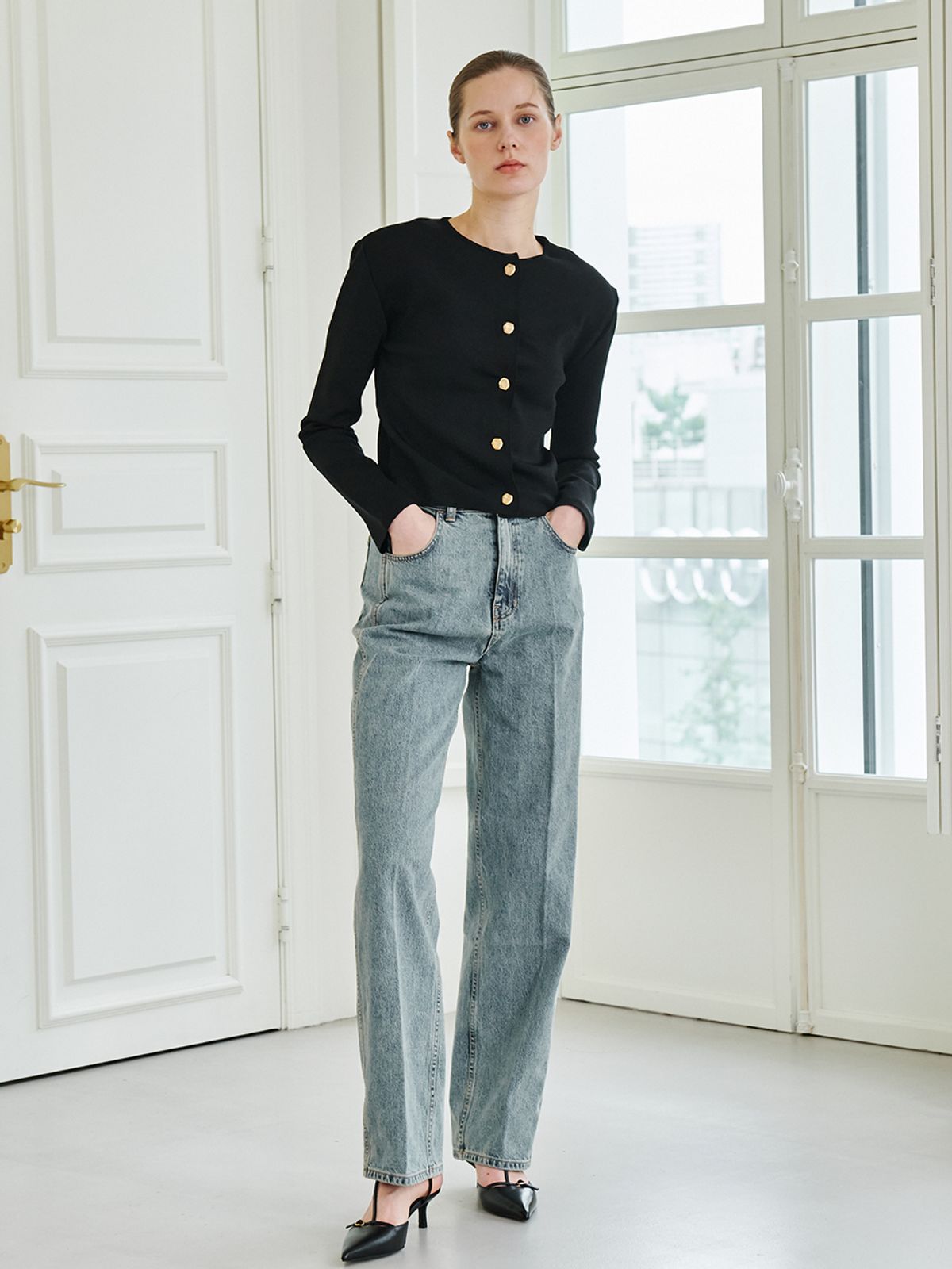 누브(NOUVE) Crop Soft Knit Cardigan - Black