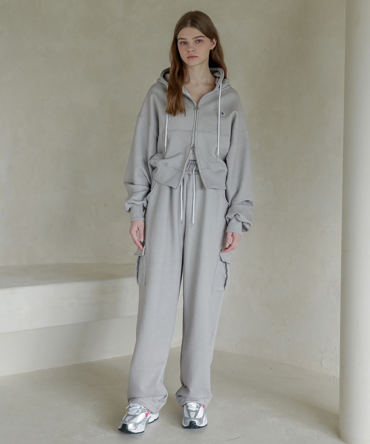 로시로우(LOSSYROW) Lossy  Pigment Patch Hood Zip-Up_gray