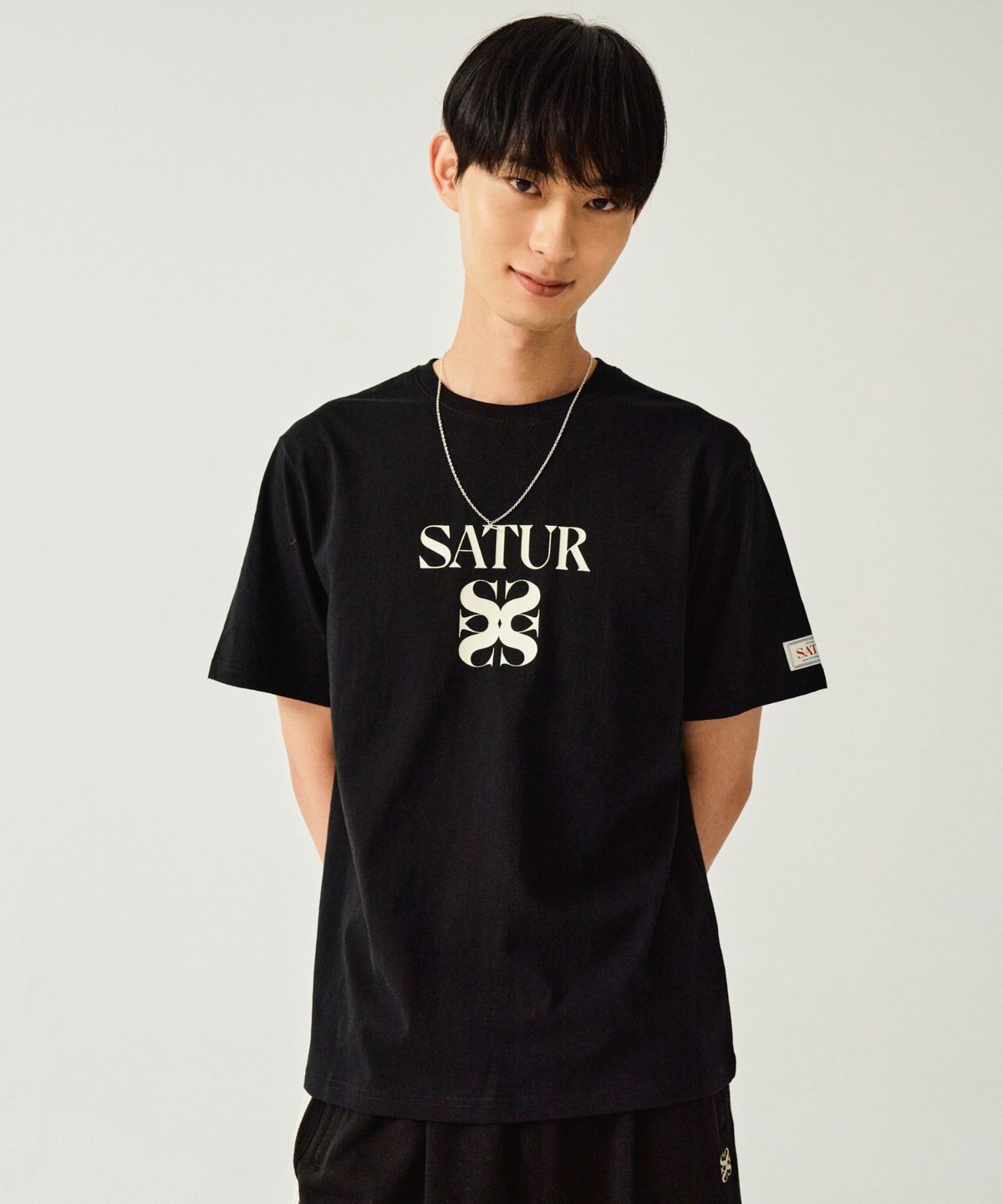 세터(SATUR) 클래식 로고 반팔 티셔츠 클래식 블랙