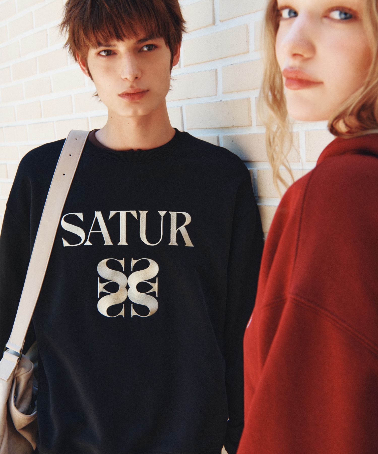 MUSINSA公式 | SATUR classic logo sweatshirt classic black