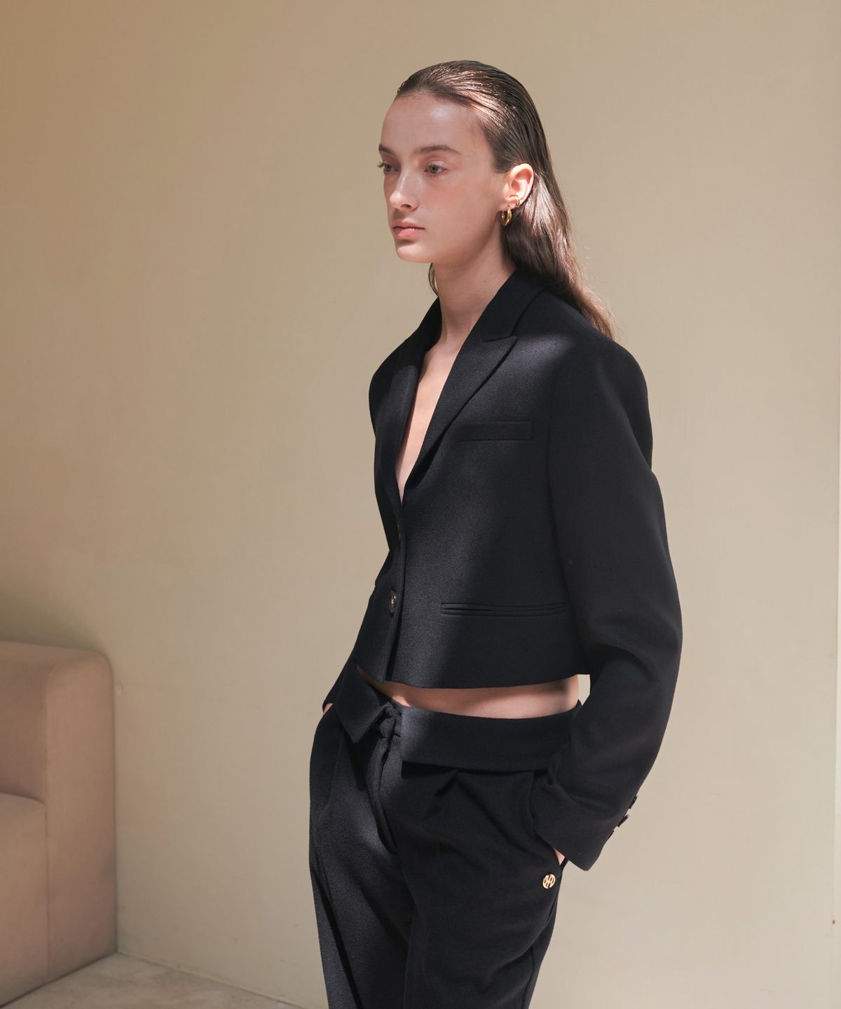 언뮤트(UNMUTE) CROPPED WOOL JACKET (BLACK)