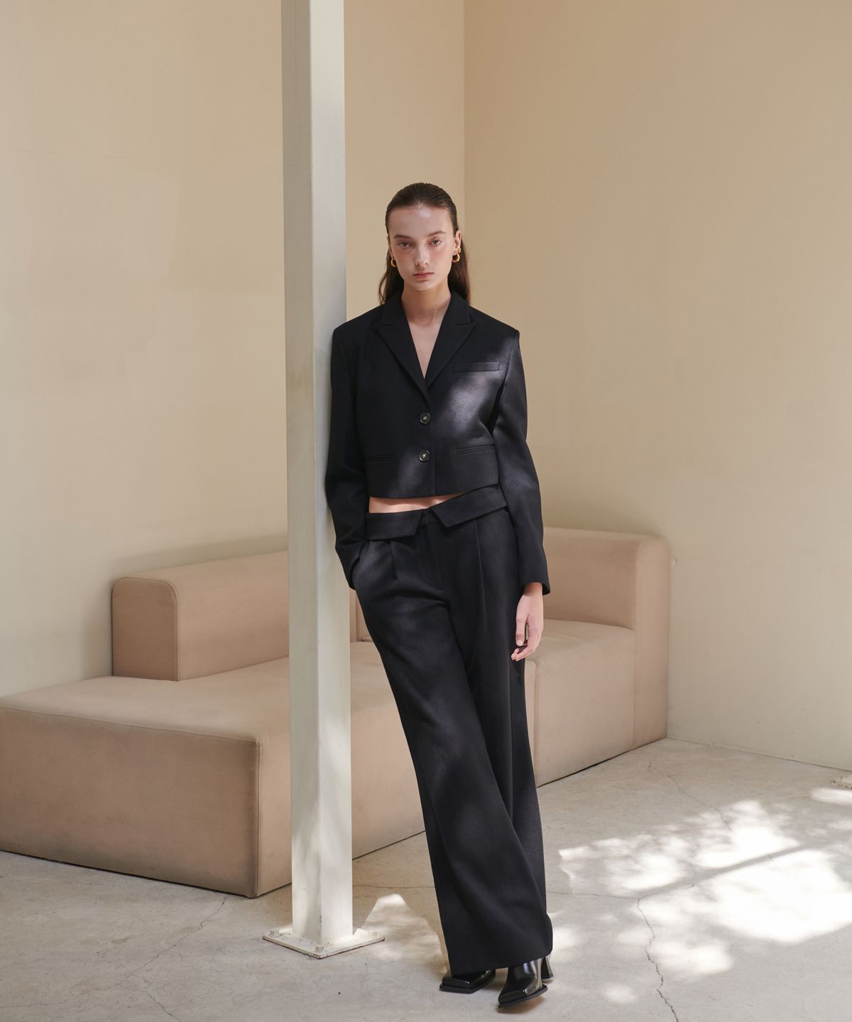언뮤트(UNMUTE) CROPPED WOOL JACKET (BLACK)