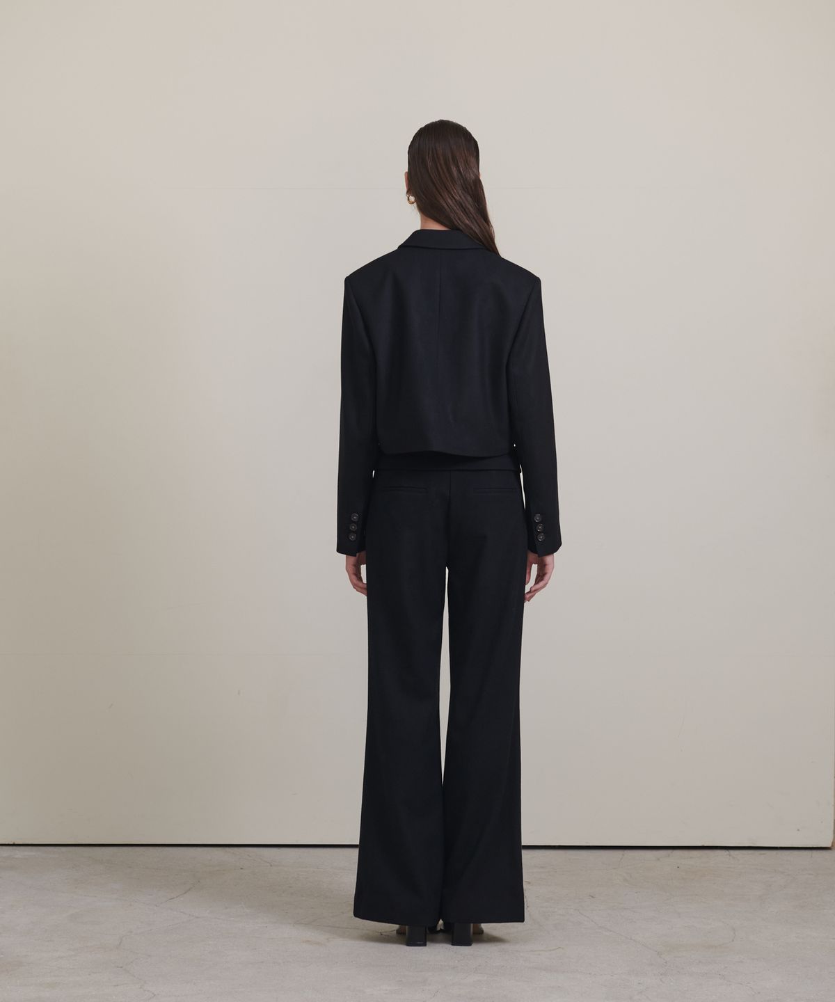 언뮤트(UNMUTE) SEMI WIDE WOOL PANTS (BLACK)