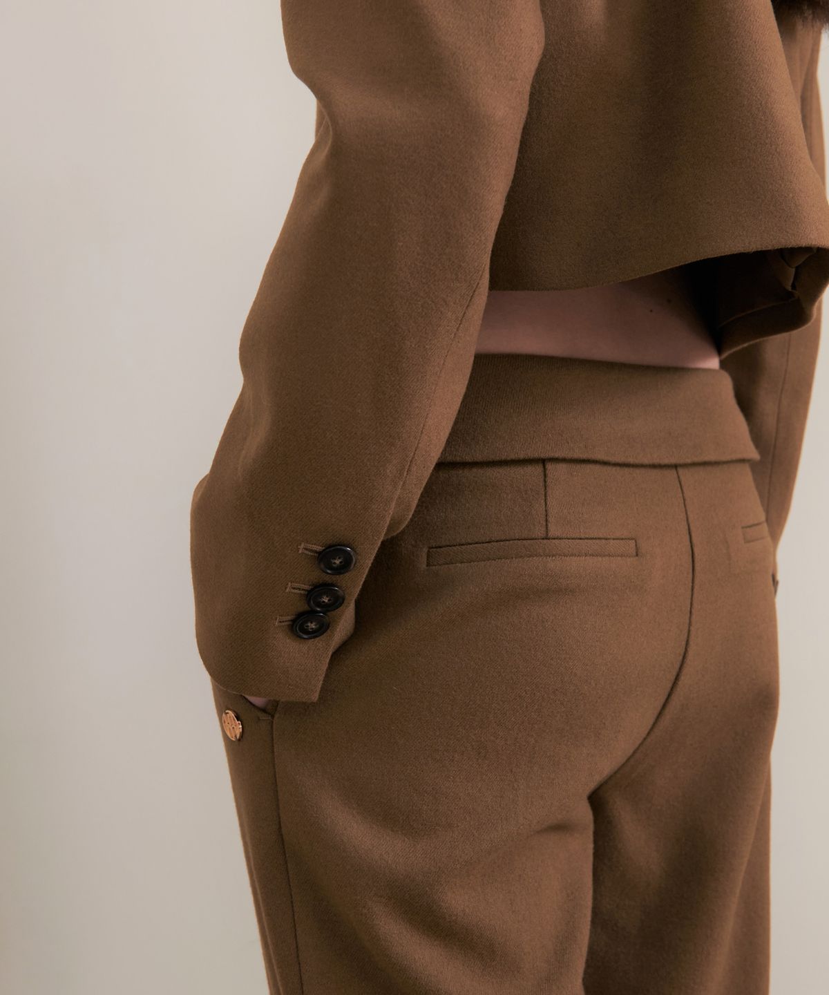 언뮤트(UNMUTE) SEMI WIDE WOOL PANTS (CAMEL)