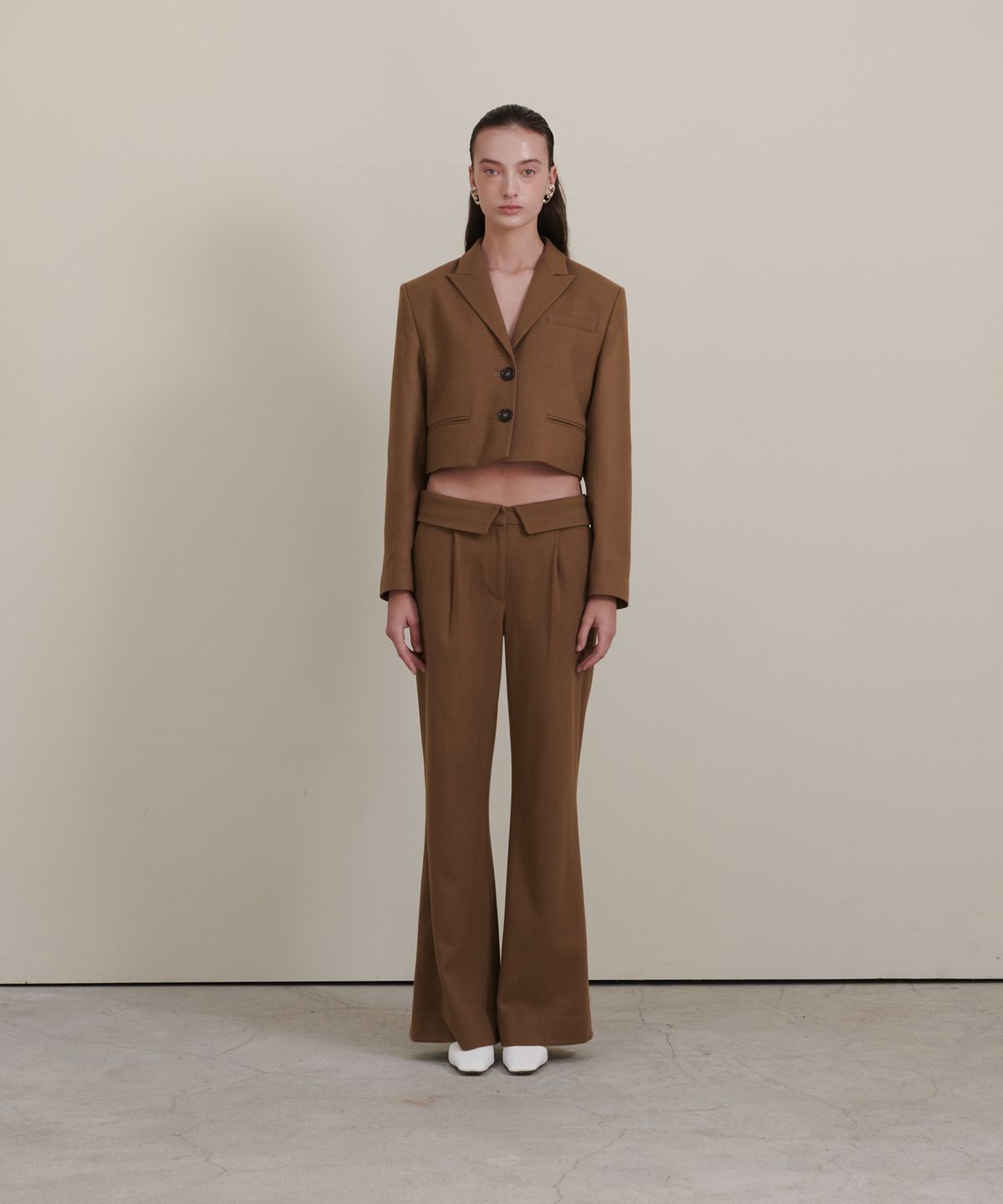 언뮤트(UNMUTE) SEMI WIDE WOOL PANTS (CAMEL)