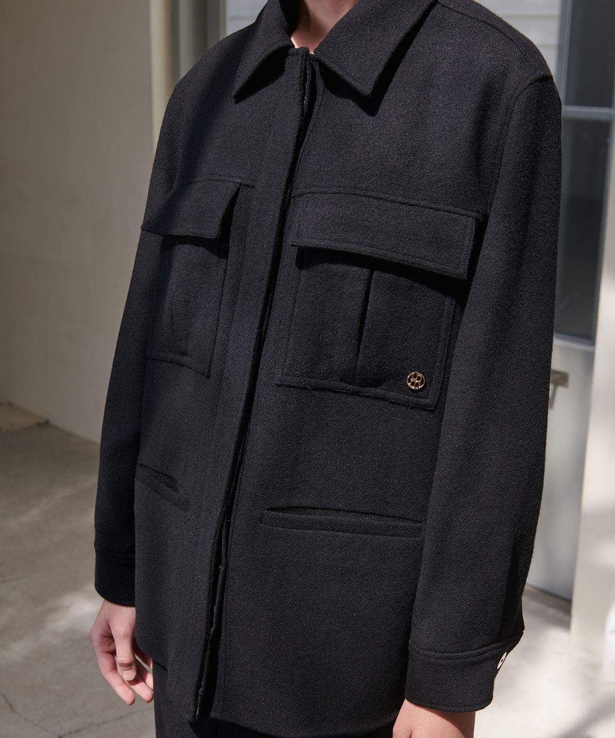 언뮤트(UNMUTE) SHIRTS DETAIL WOOL JACKET (BLACK)