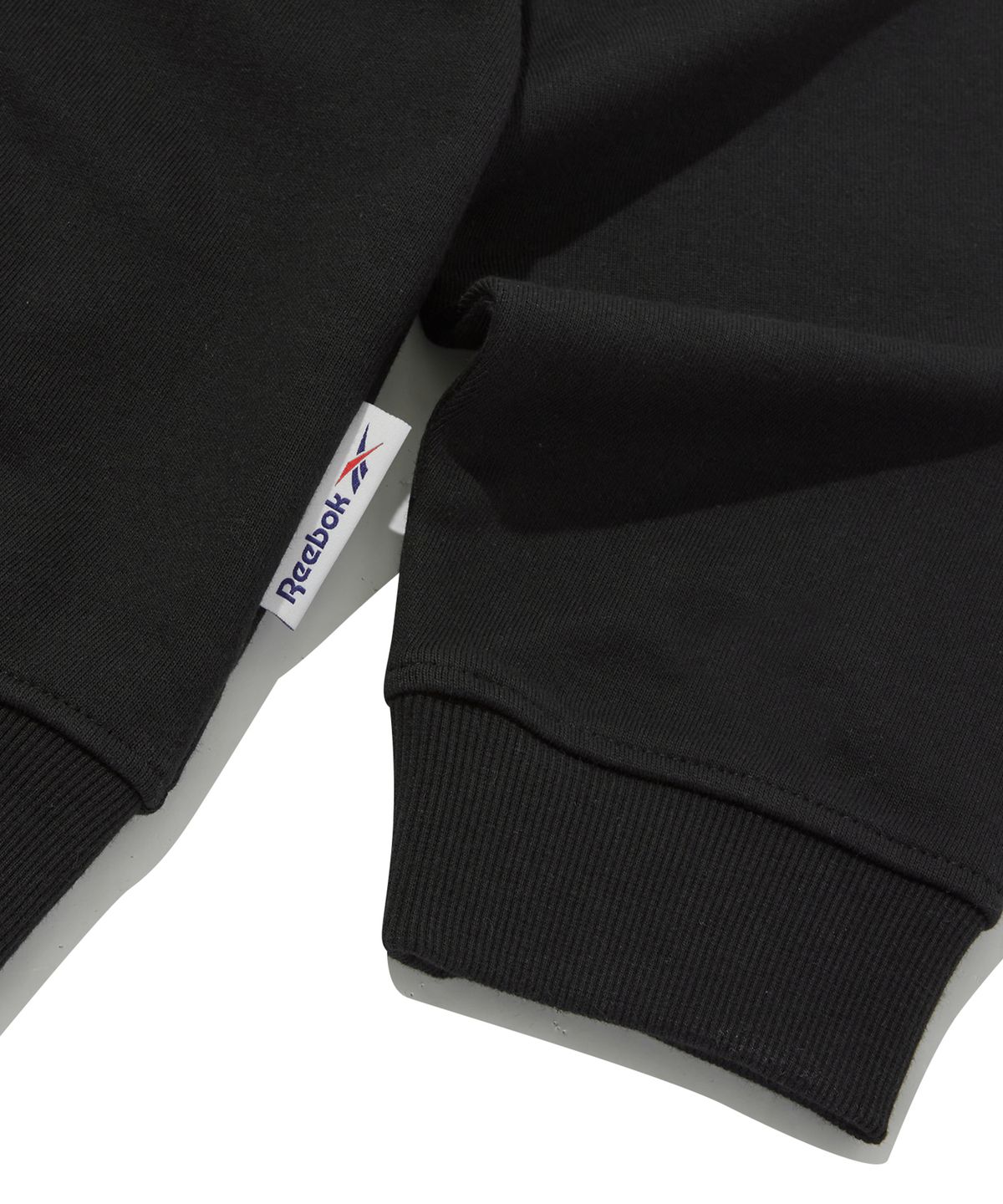 리복(REEBOK) 벡터 에센셜 후드집업 - 블랙