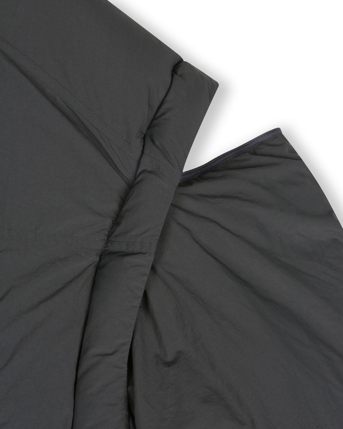 비슬로우(BESLOW) DETACHABLE MONSTER SHORT DOWN PARKA CHARCOAL