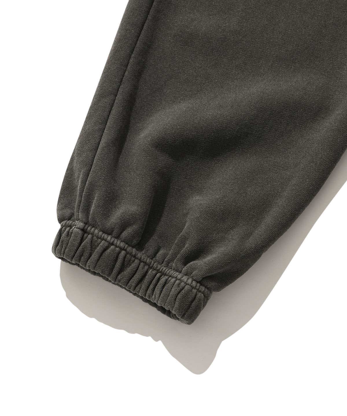 스웨이드(SUADE) WASHED LOGO PANTS [PIGMENT BLACK]