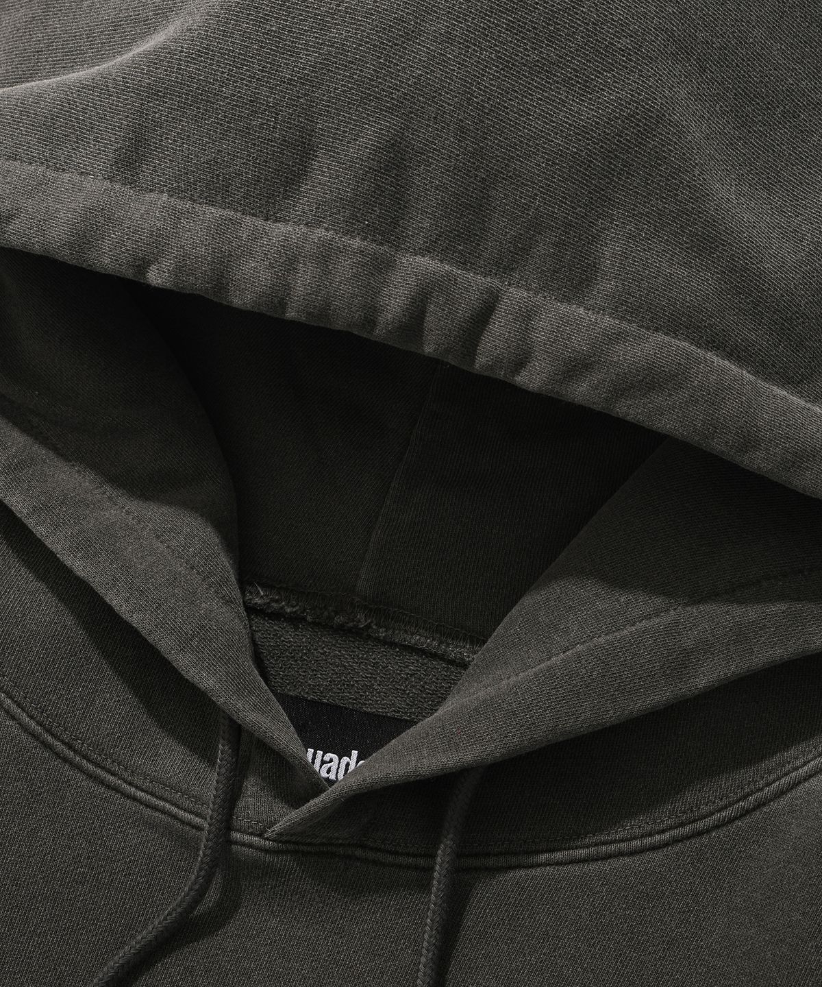 스웨이드(SUADE) WASHED LOGO HOODIE [PIGMENT BLACK]