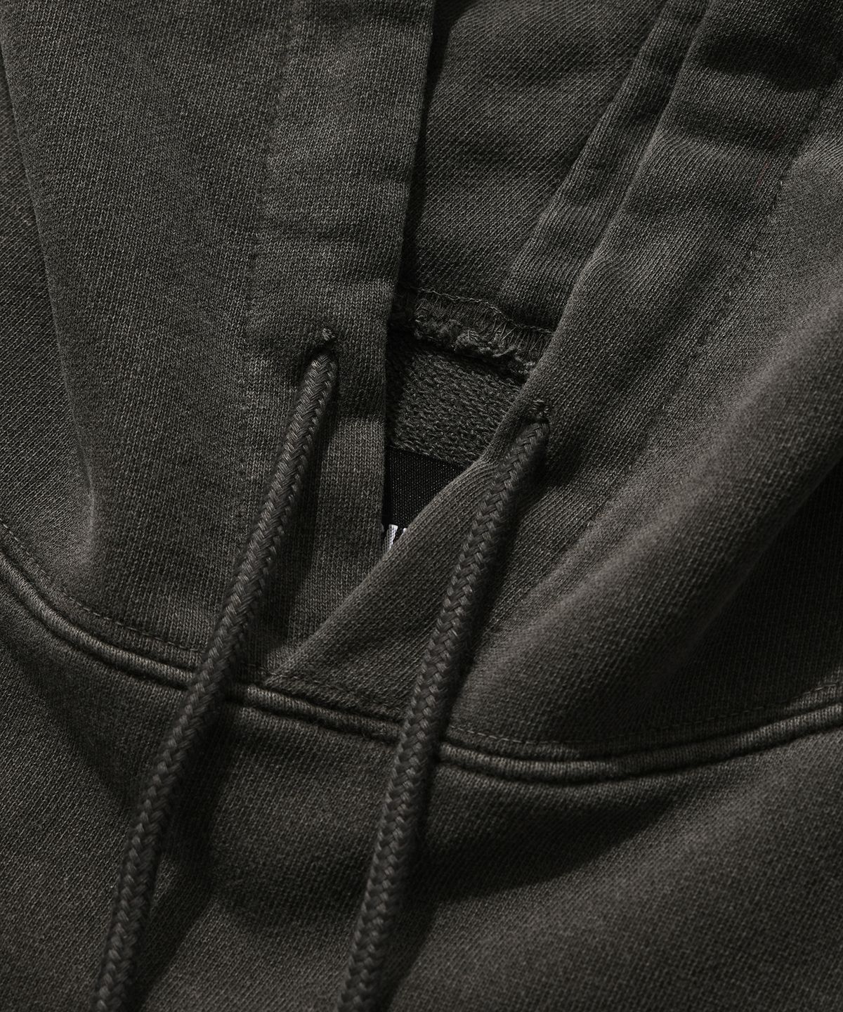 스웨이드(SUADE) WASHED LOGO HOODIE [PIGMENT BLACK]