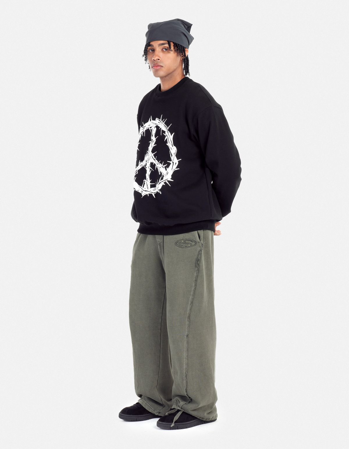 로어즈(LORES) Peace Crewneck - Black