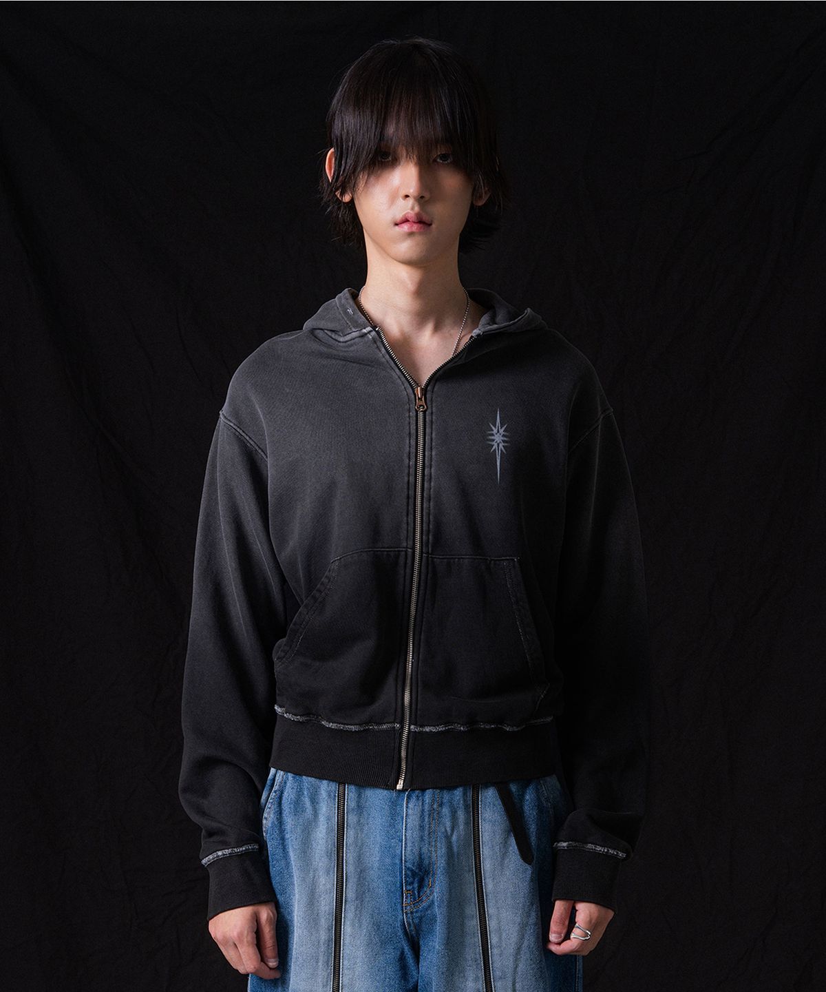 이우가마카라스(IUGAMAKARAS) Pigment Dyed Zip-Up Hoodie (Charcoal)