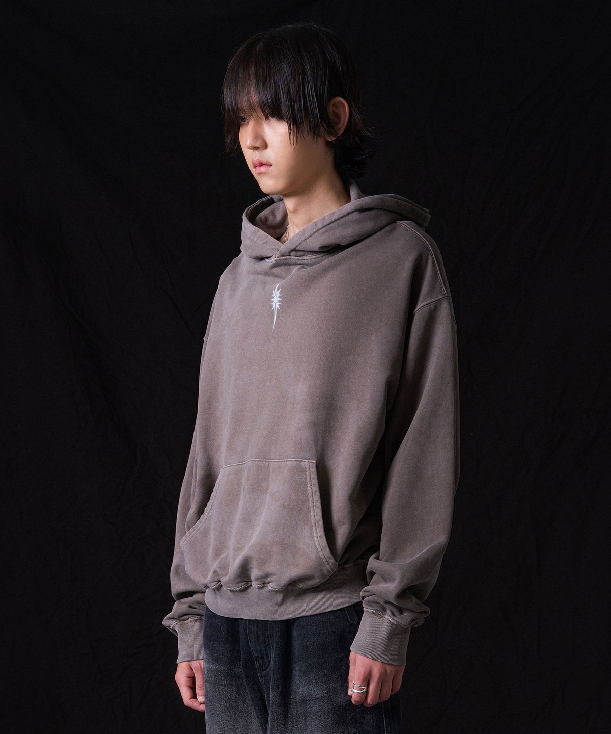 이우가마카라스(IUGAMAKARAS) Pigment Dyed Hoodie (Brown)