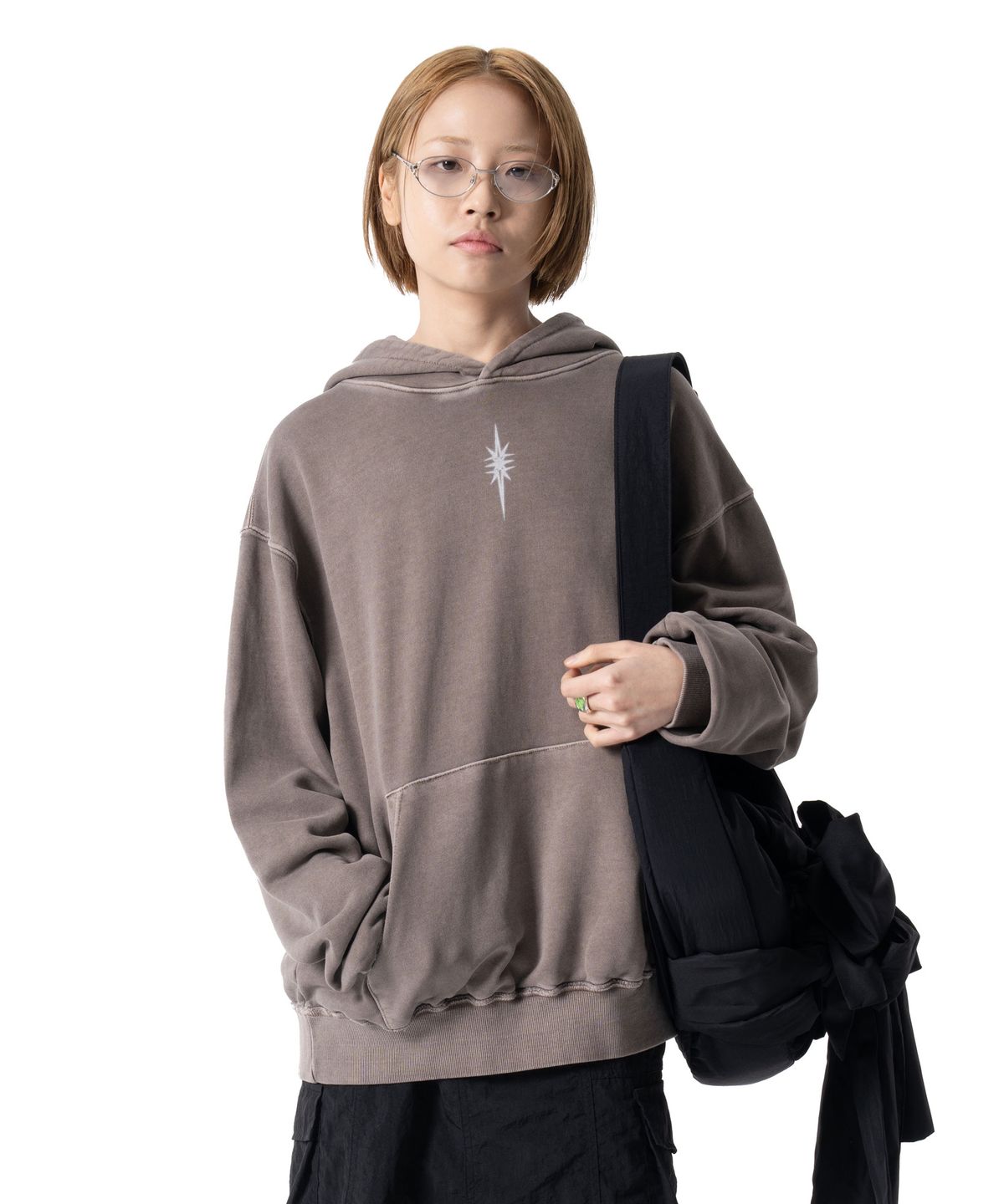 이우가마카라스(IUGAMAKARAS) Pigment Dyed Hoodie (Brown)