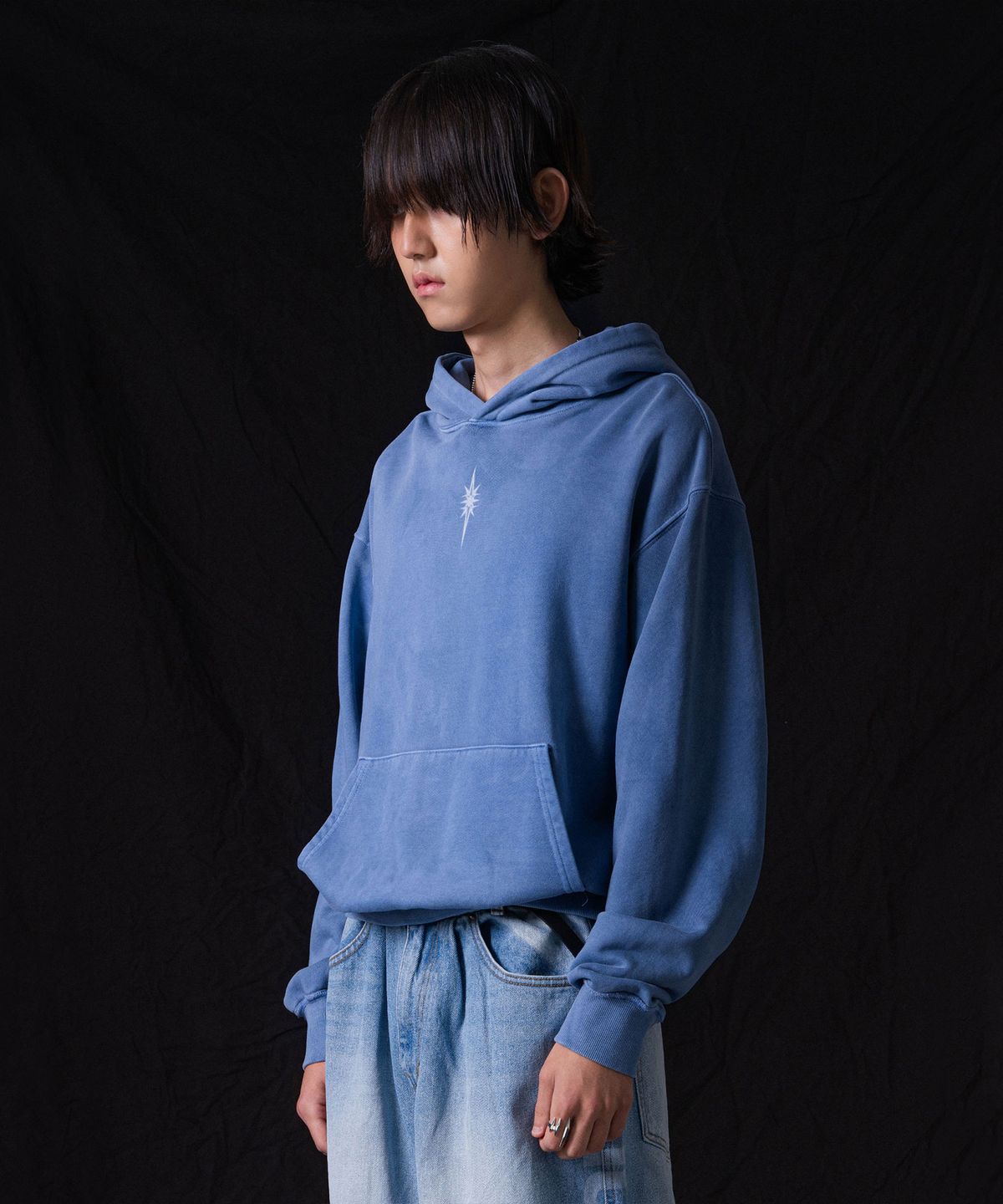 이우가마카라스(IUGAMAKARAS) Pigment Dyed Hoodie (Sky Blue)