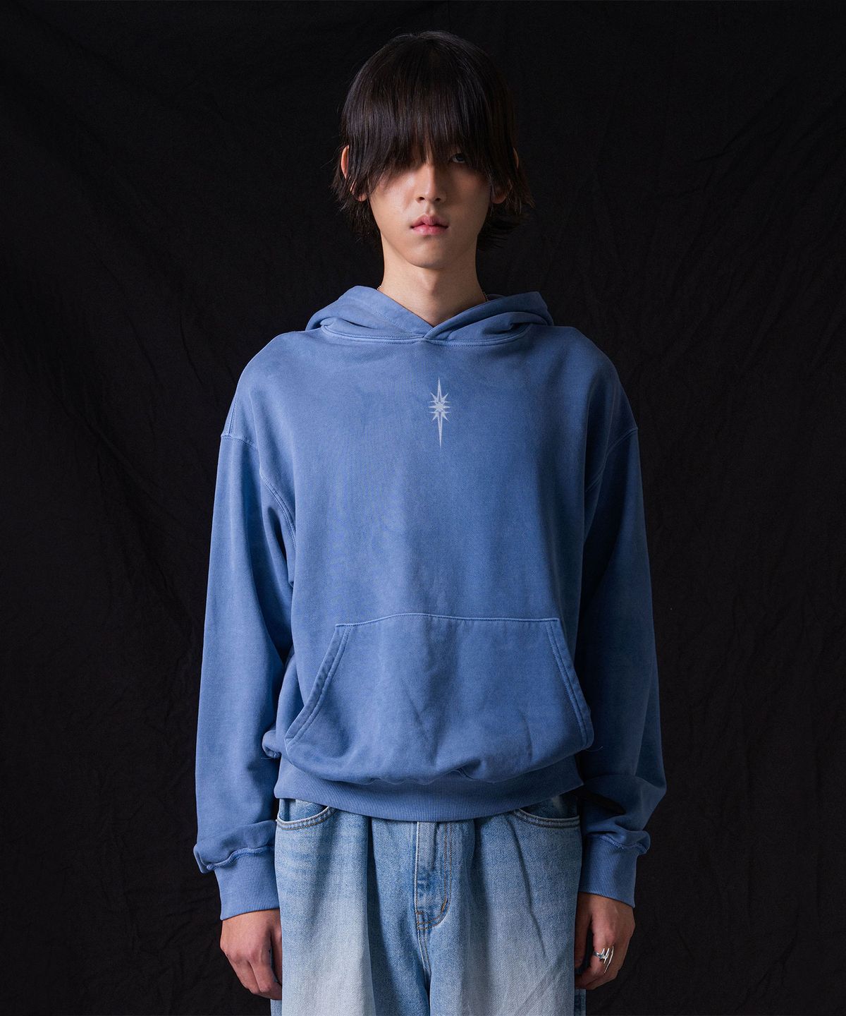 이우가마카라스(IUGAMAKARAS) Pigment Dyed Hoodie (Sky Blue)