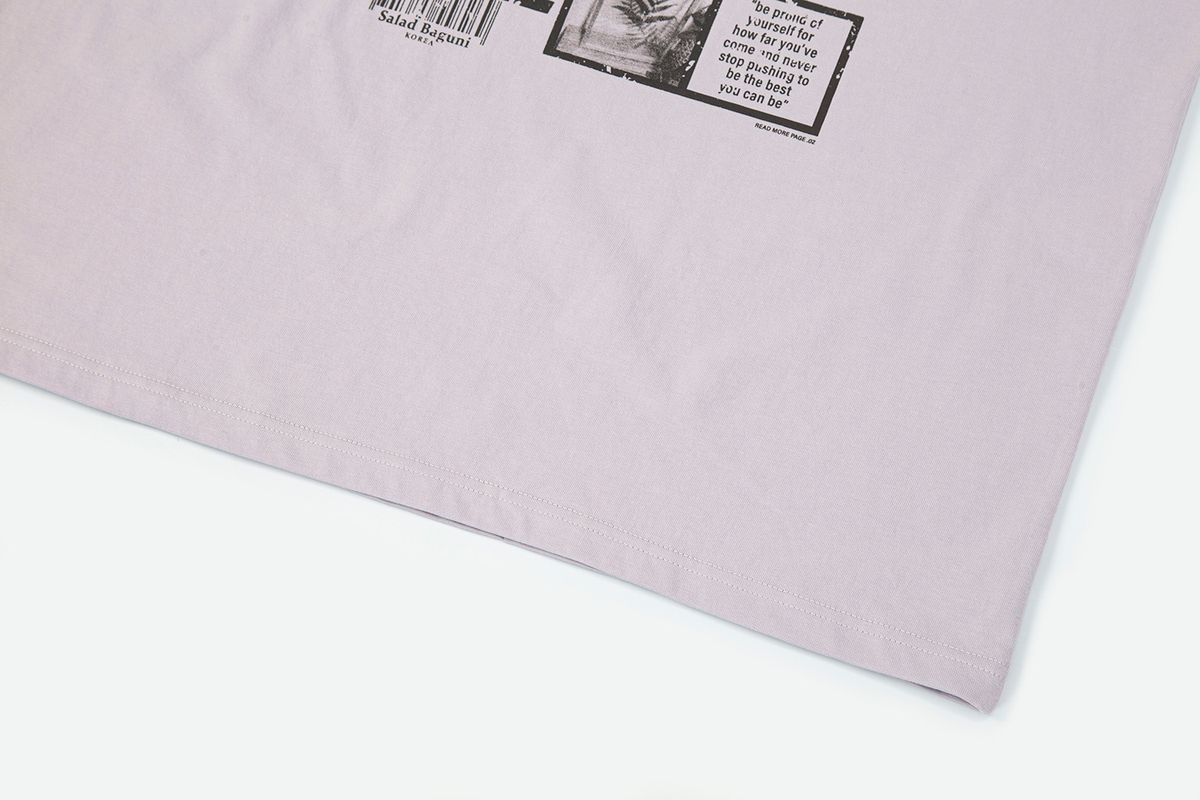 샐러드바구니(SALAD BAGUNI) Newsletter Printed Short-Sleeved T-Shirt_light purple