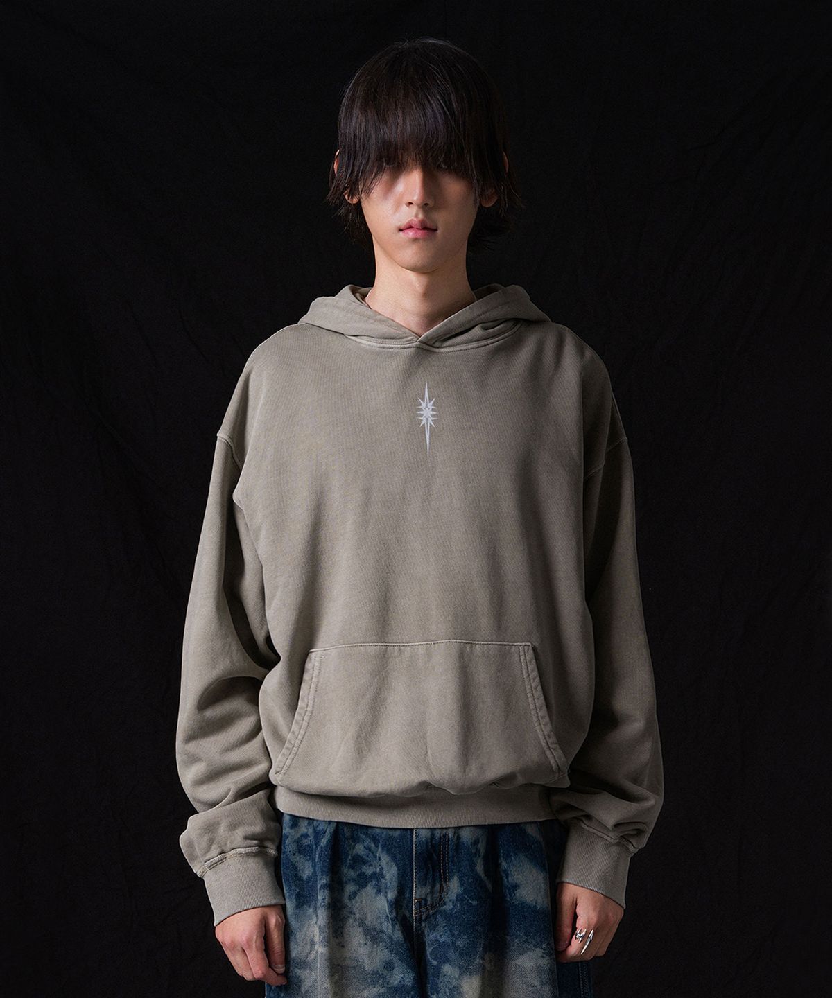 이우가마카라스(IUGAMAKARAS) Pigment Dyed Hoodie (Khaki)