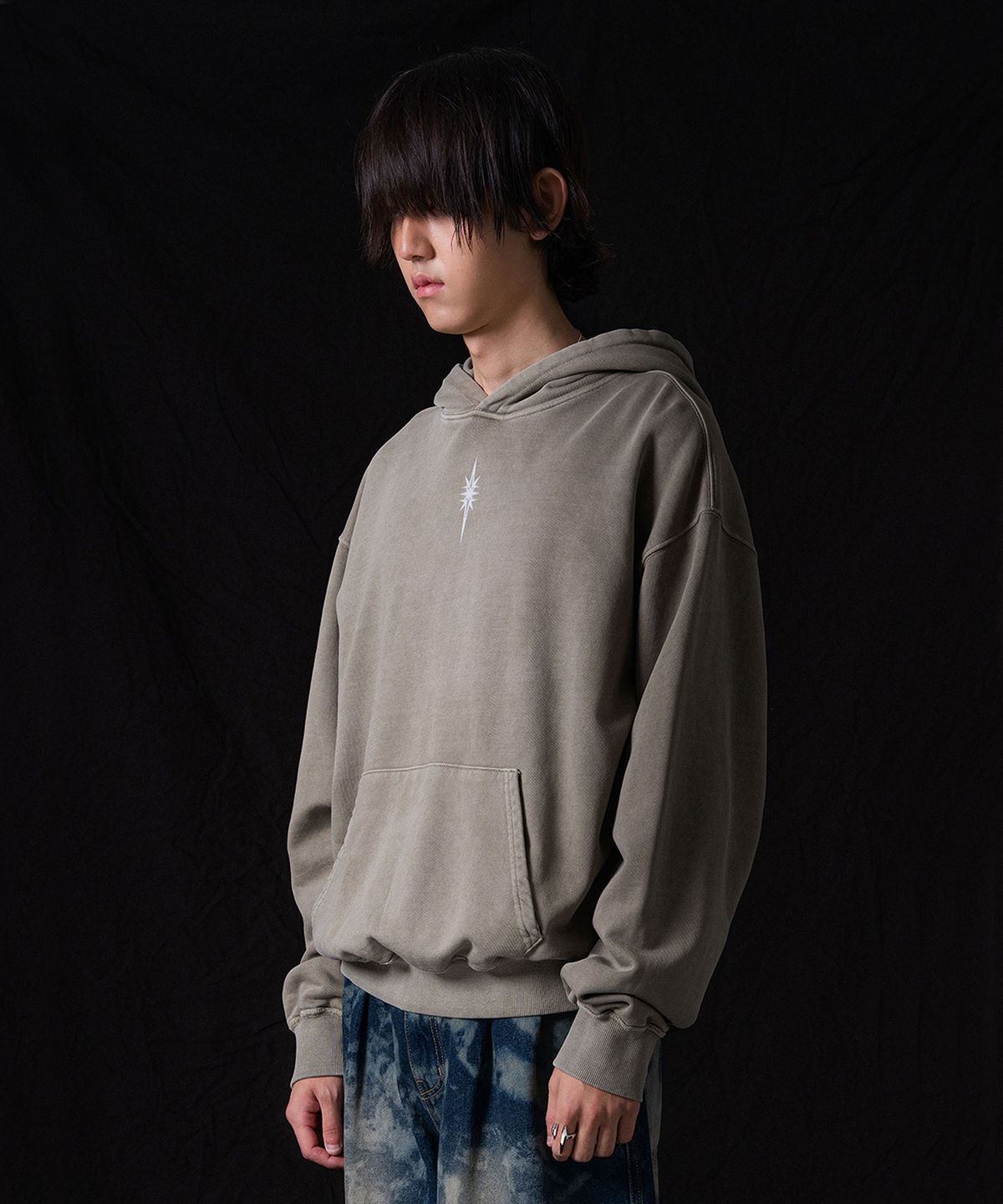 이우가마카라스(IUGAMAKARAS) Pigment Dyed Hoodie (Khaki)