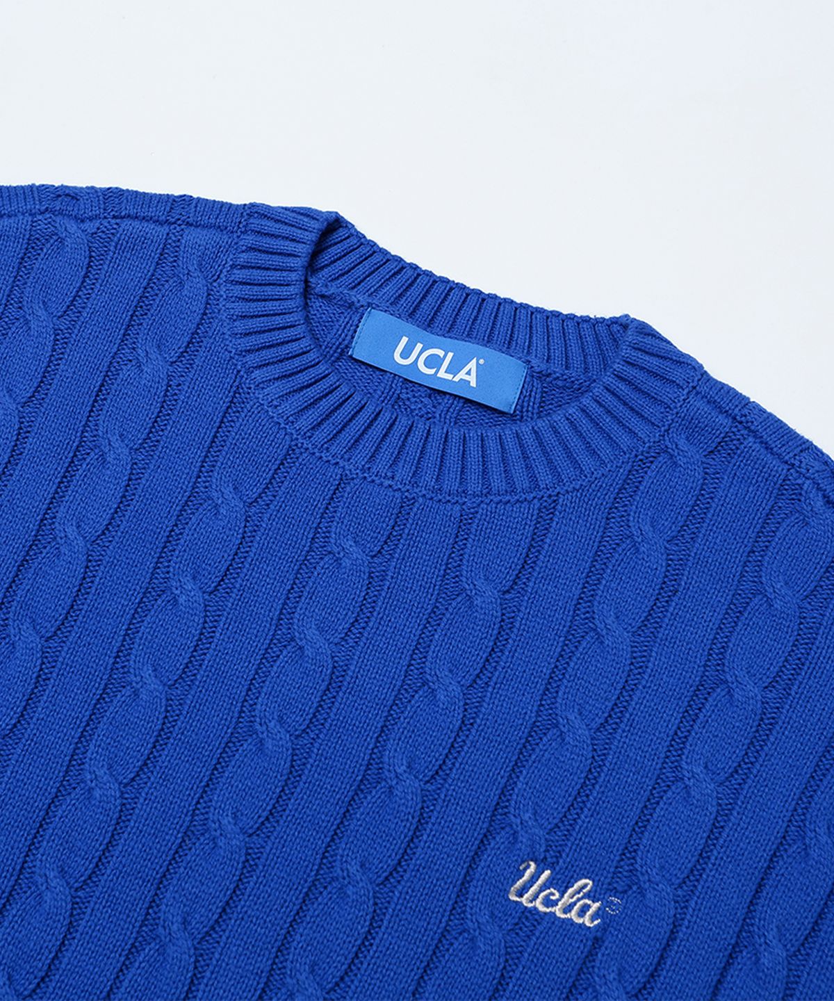 유씨엘에이(UCLA) 남여공용 라운드넥 꽈배기 케이블 니트[BLUE](UZALK8A_43)
