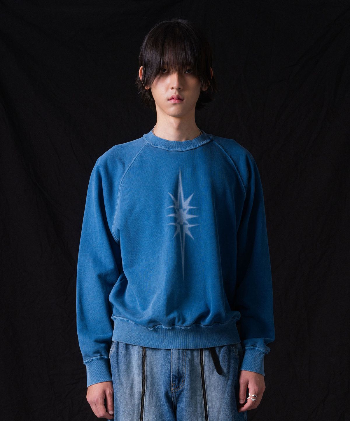 이우가마카라스(IUGAMAKARAS) Pigment Dyed Sweatshirt (Blue)