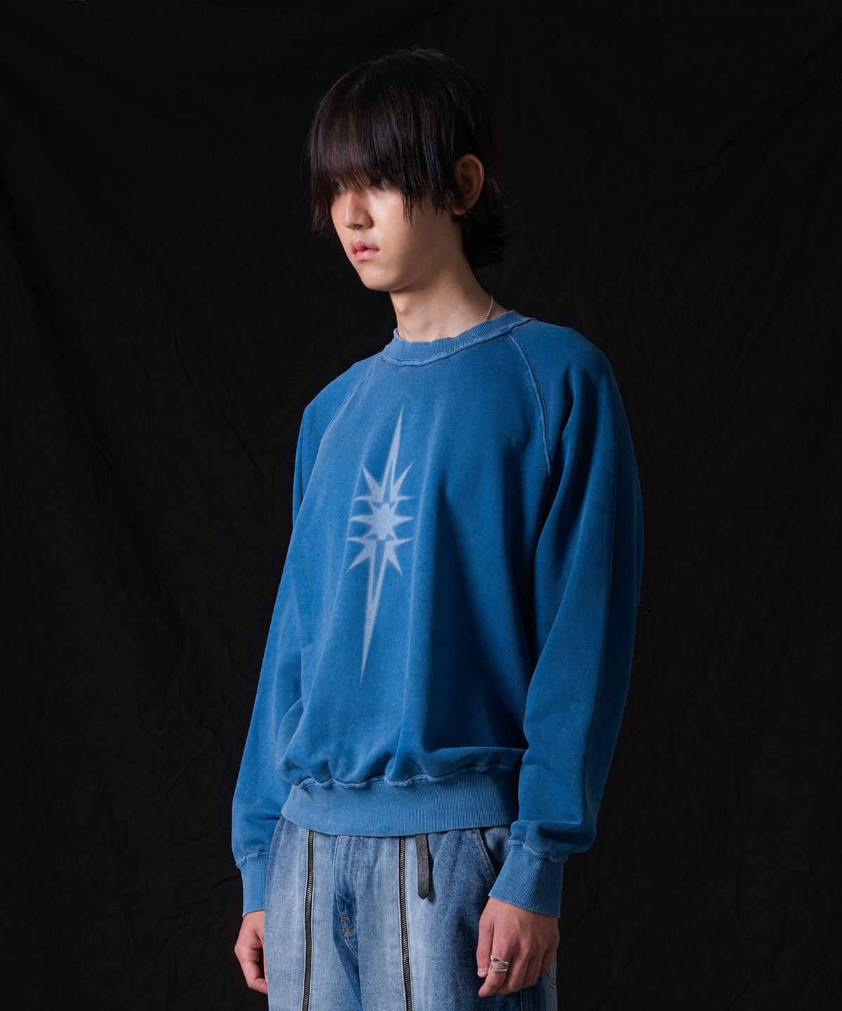이우가마카라스(IUGAMAKARAS) Pigment Dyed Sweatshirt (Blue)