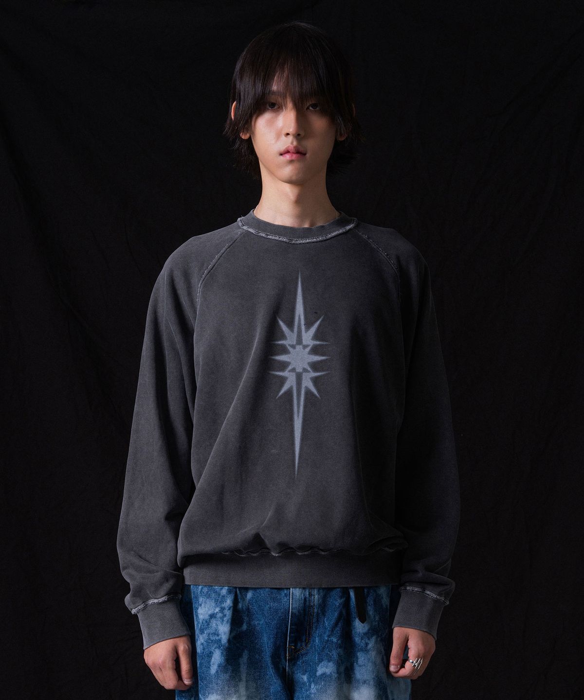 이우가마카라스(IUGAMAKARAS) Pigment Dyed Sweatshirt (Charcoal)